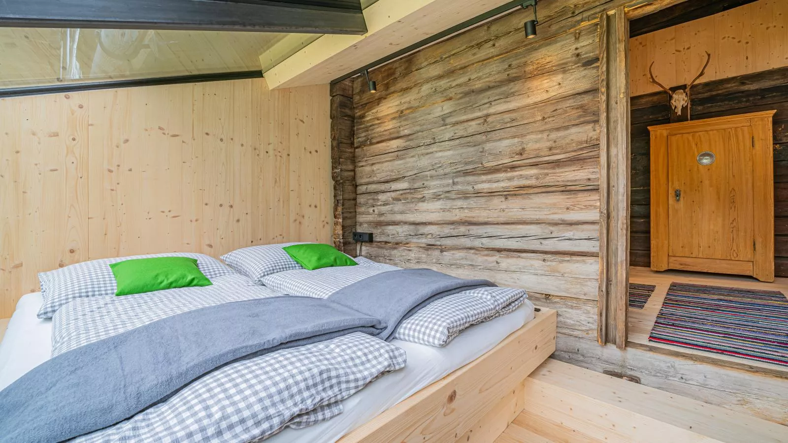 Raneburg 4 Almhaus-Schlafzimmer