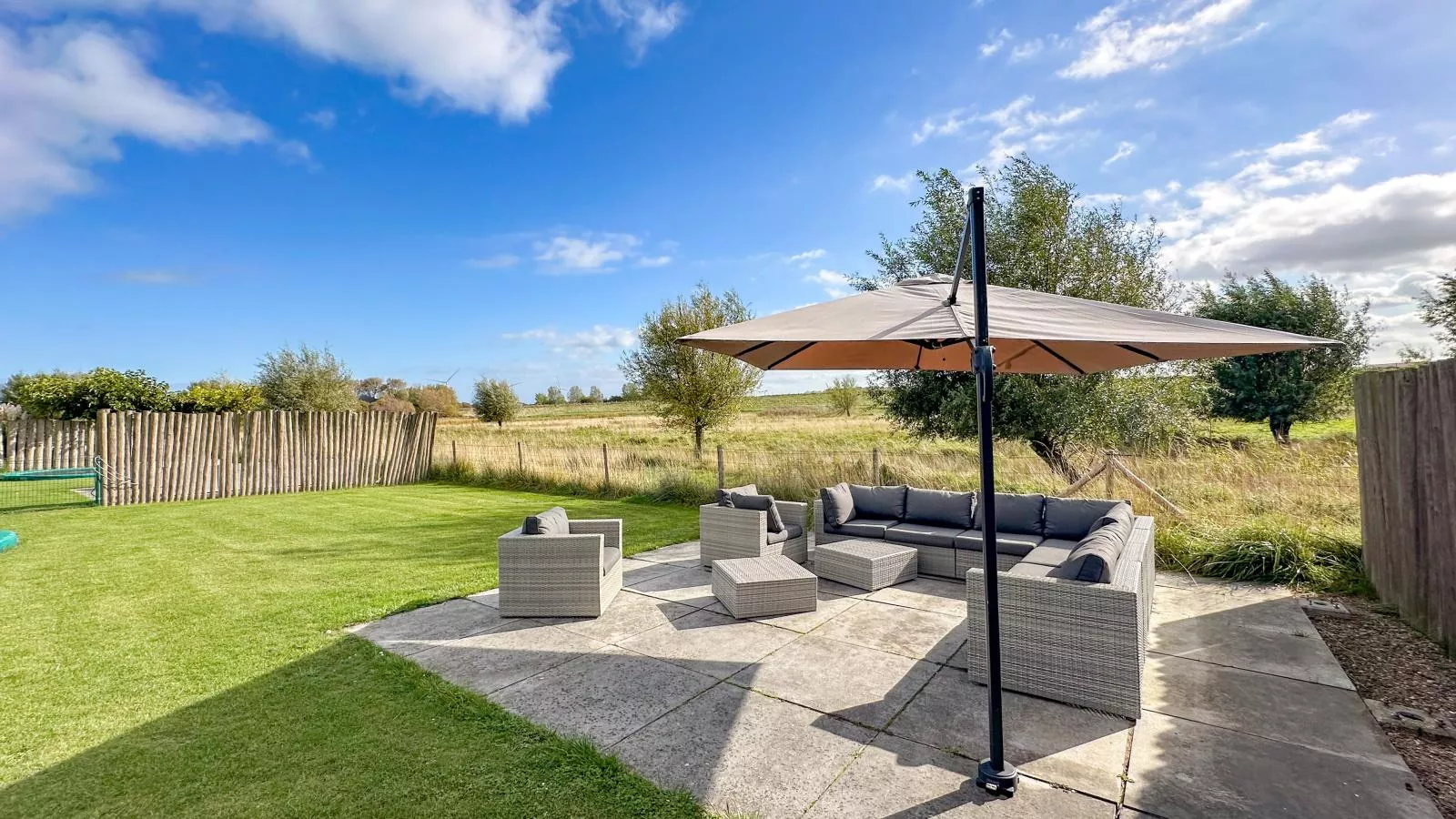 Dune Design 39-Gardens in summer