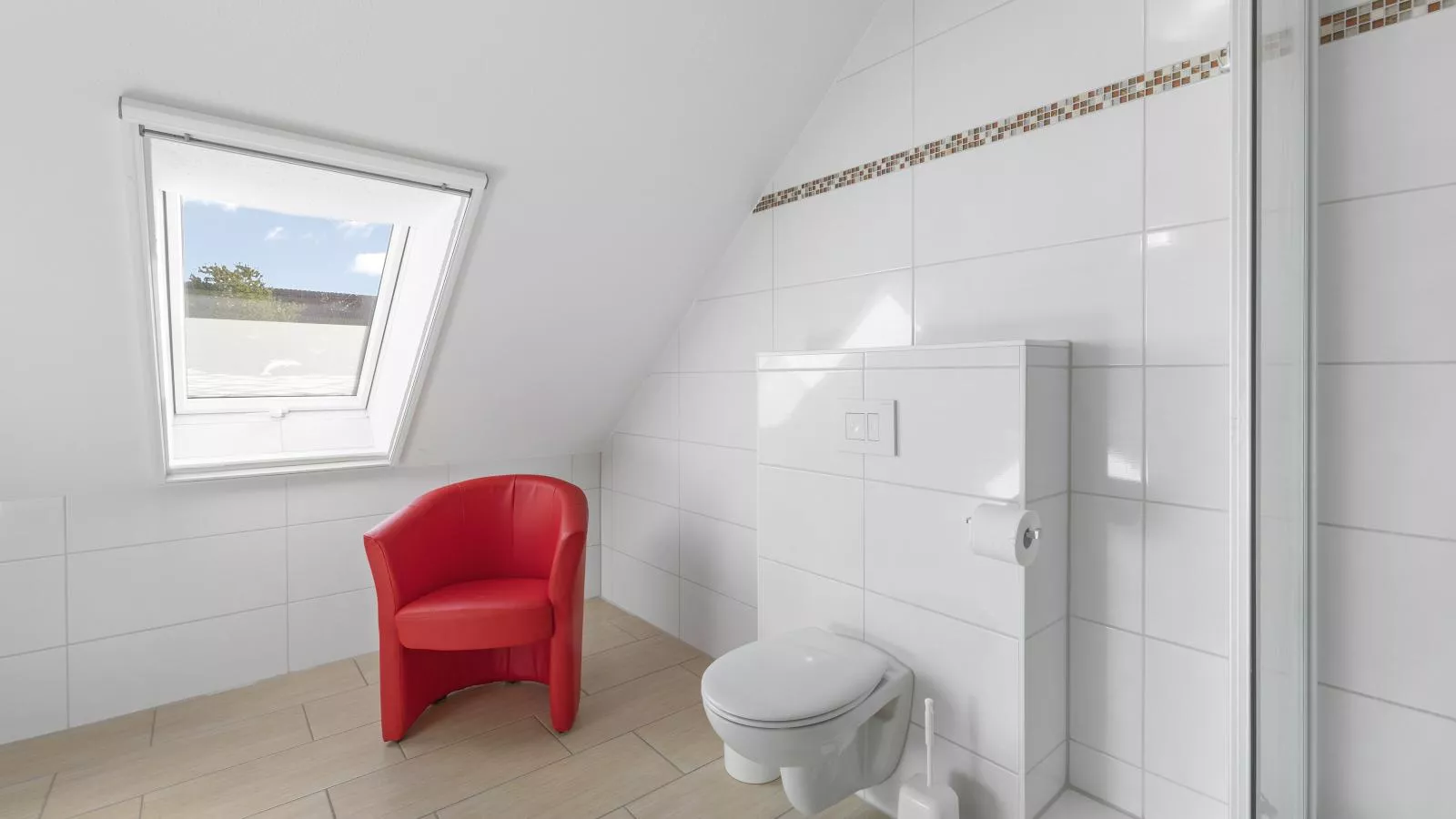 Windflüchter links mit Sauna-Badezimmer