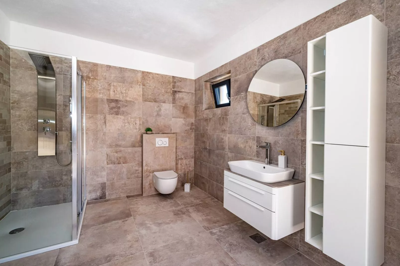 Luxury Villa Escape-Bathroom