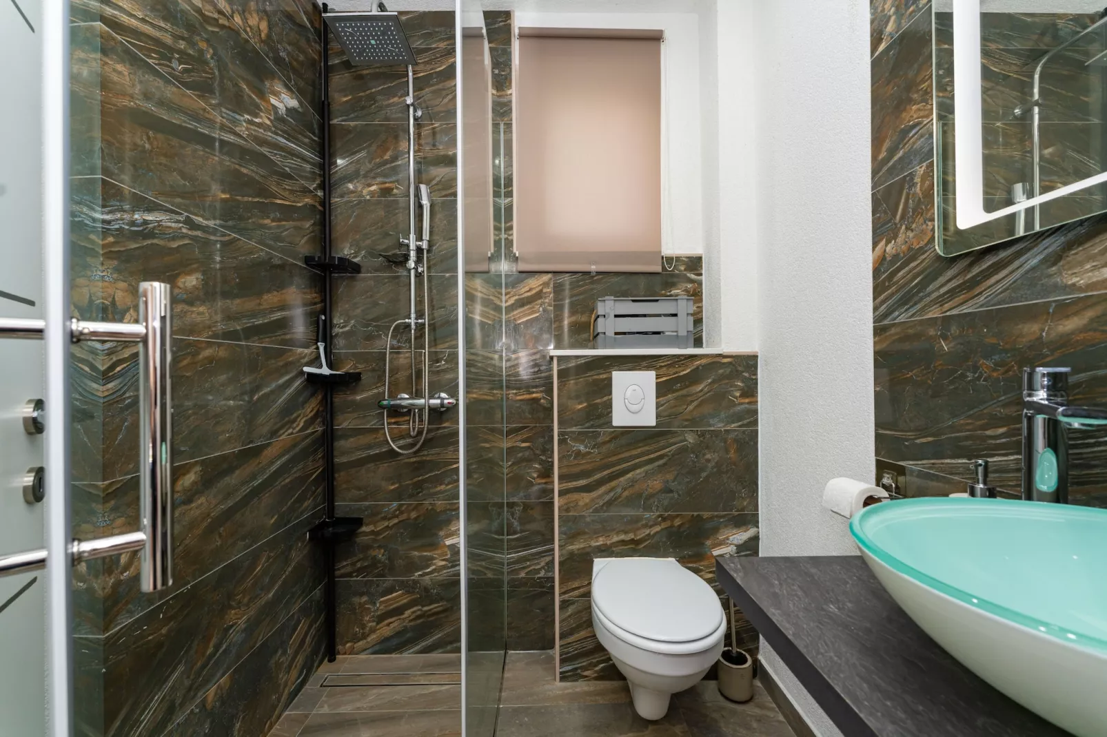 Apartment Nikita with private pool-Bathroom