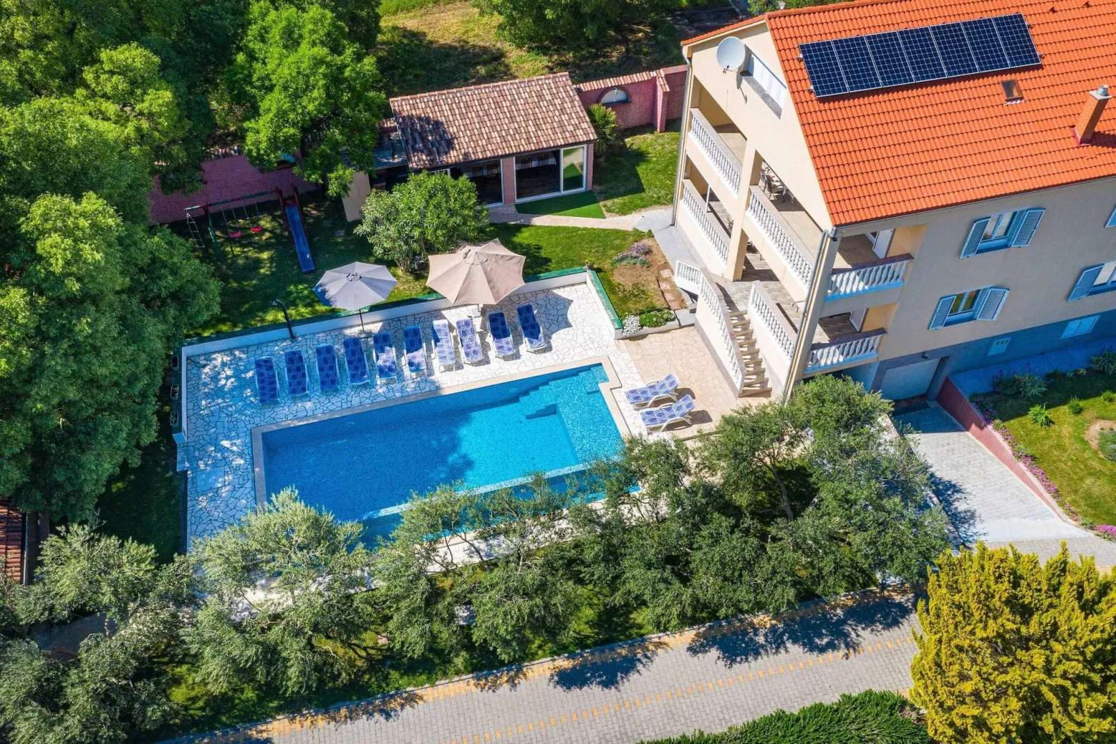 Momo´s Paradise-Exterior in summer