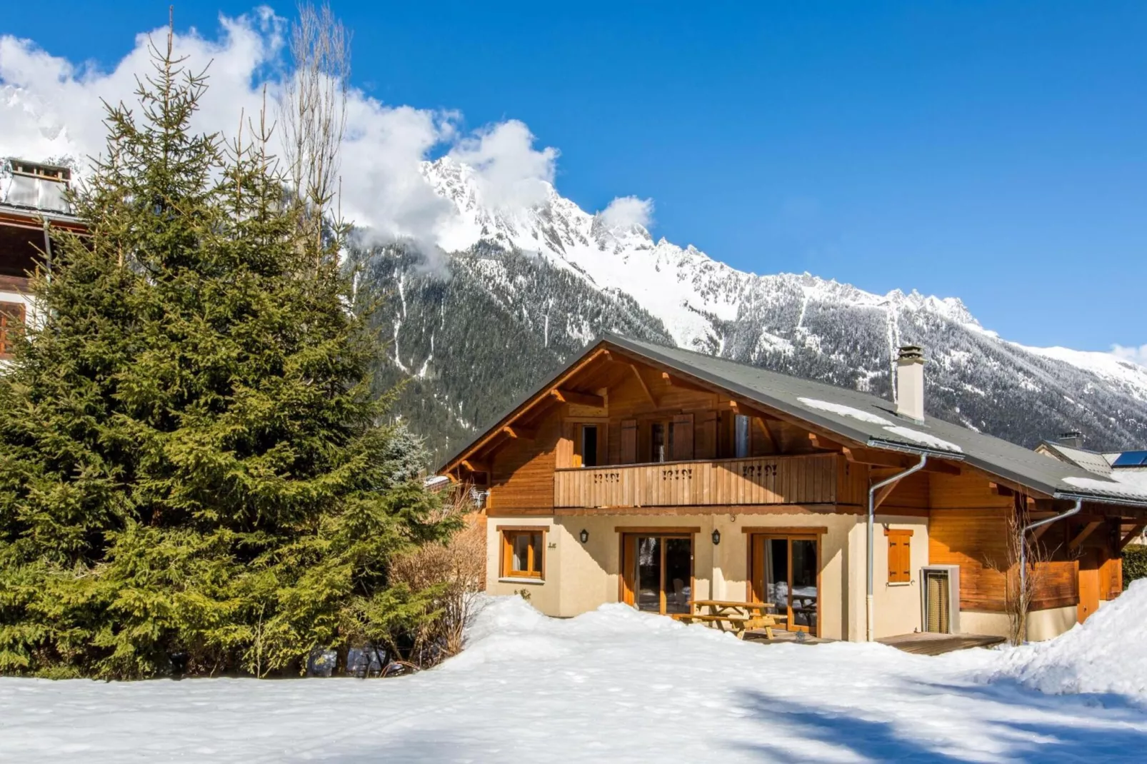 Sanaz-Exterior in winter