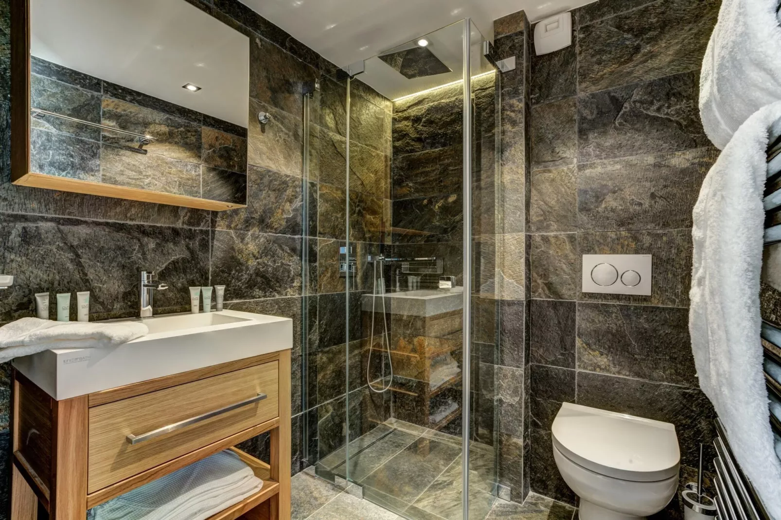 Black Pearl-Badezimmer