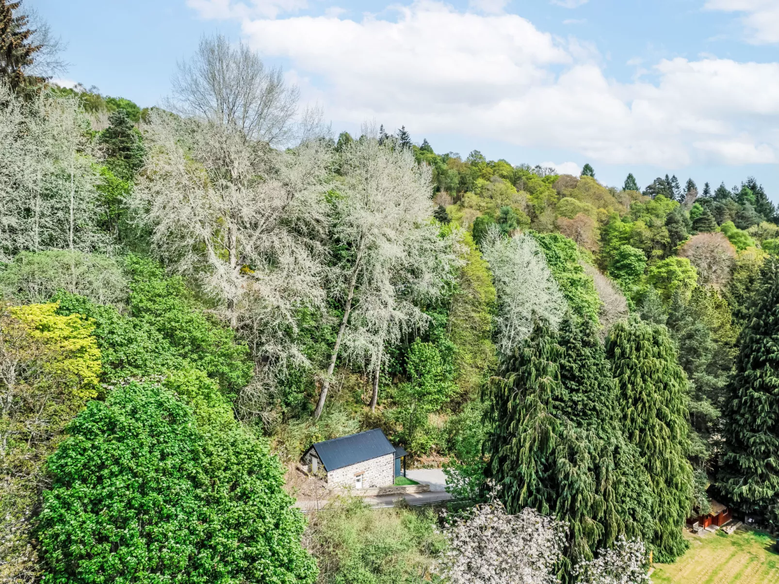 Wayside Bothy-Outside