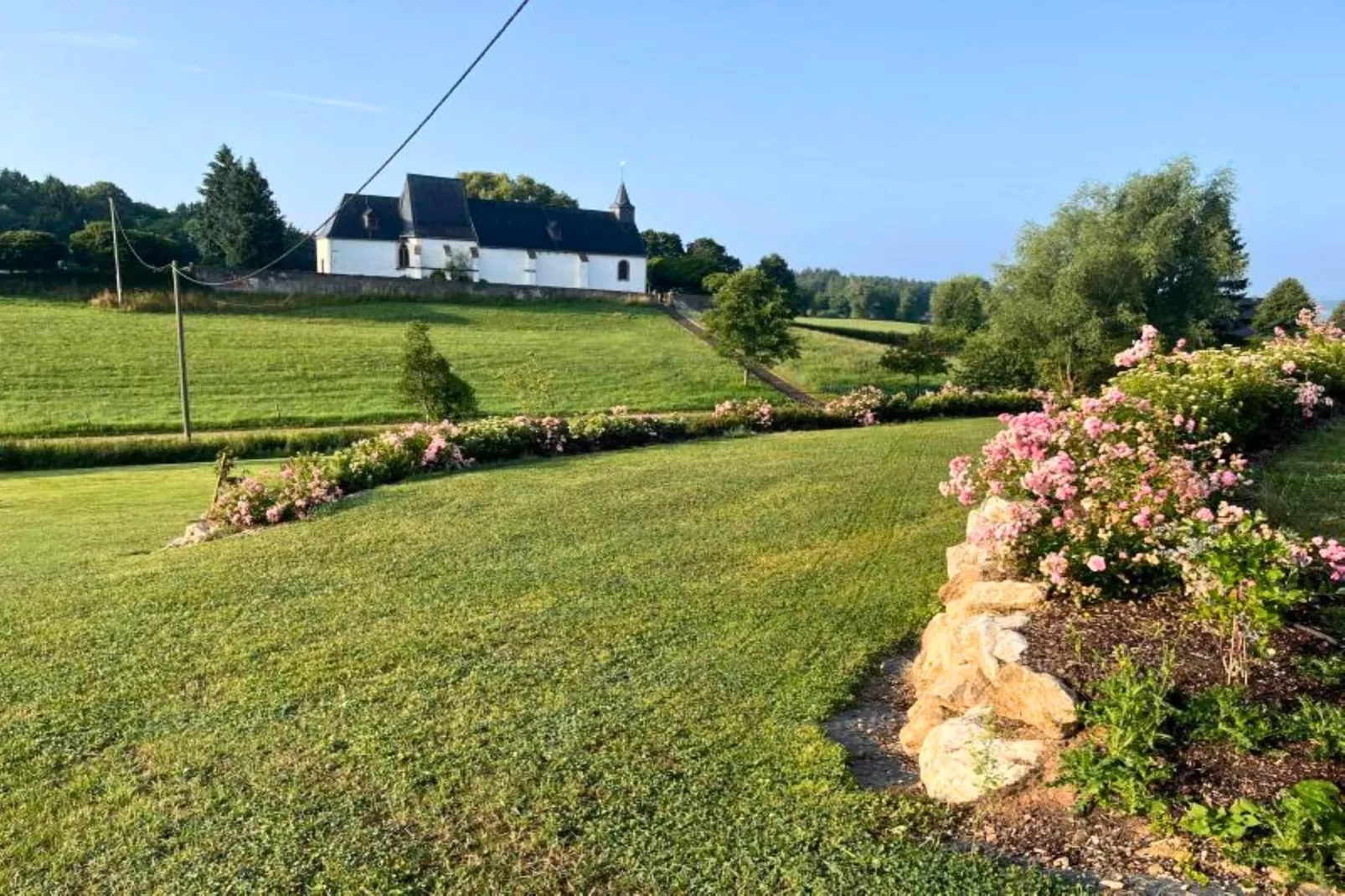Eifel-Finca mit Whirlpool und Gartenlounge-Gardens in summer