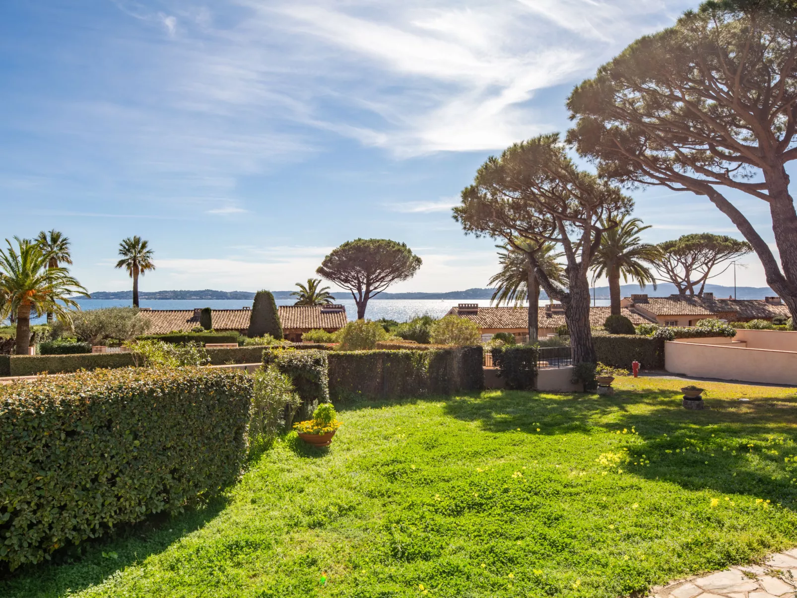 El Cantarello-Outside