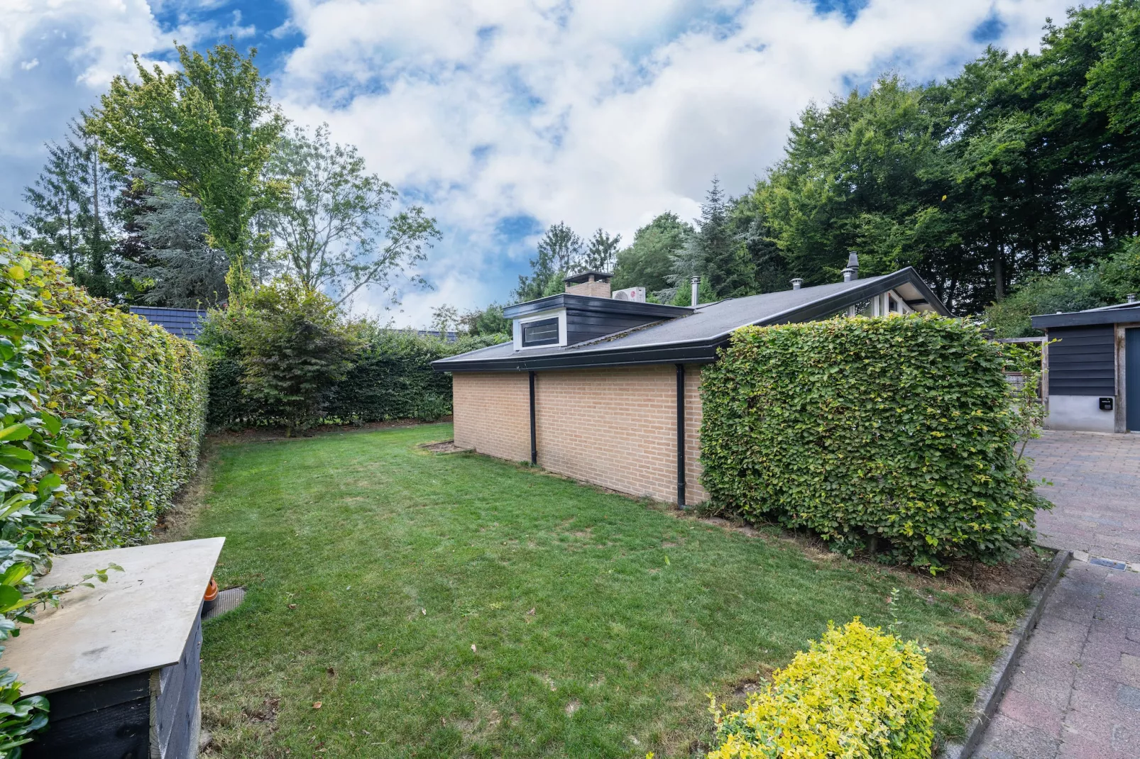 't Voortsche Boshuys-Gardens in summer