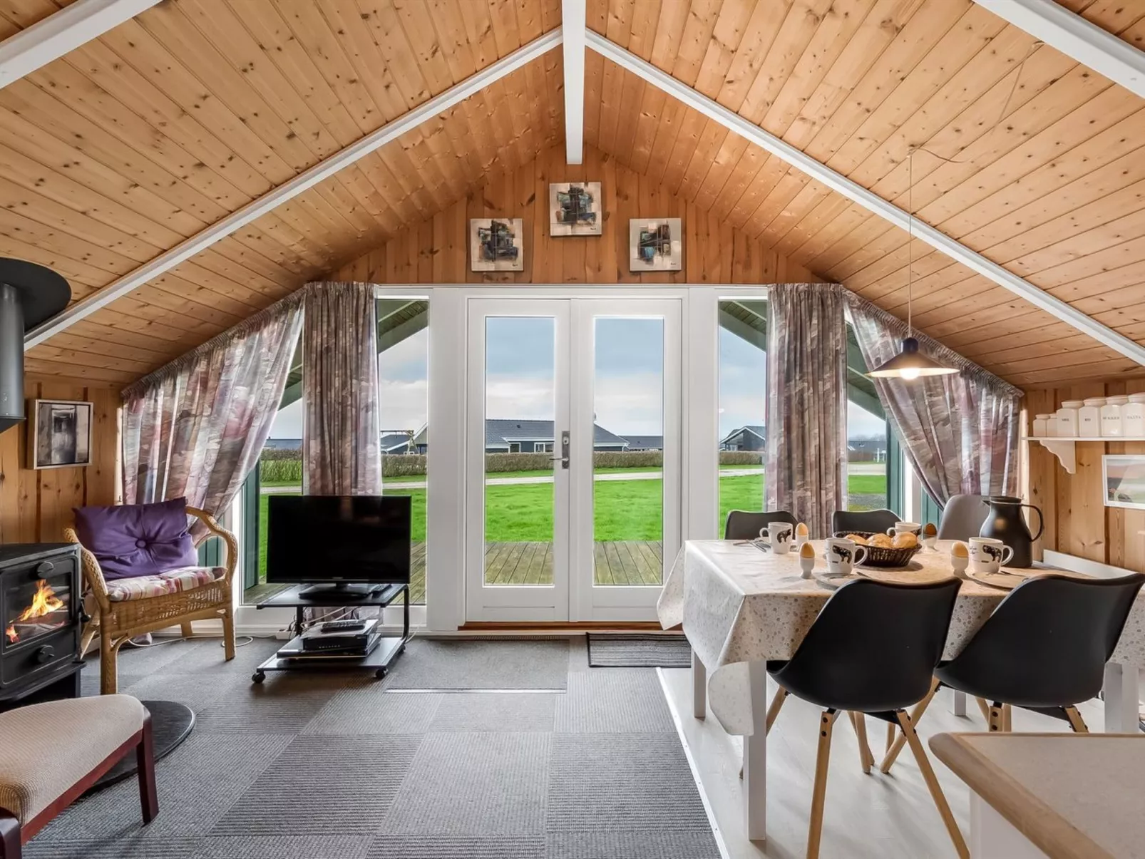 "Lonne" - 750m to the fjord-Inside