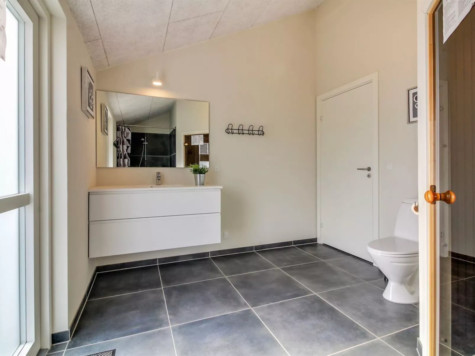 "Yakari" - 300m from the sea-Inside