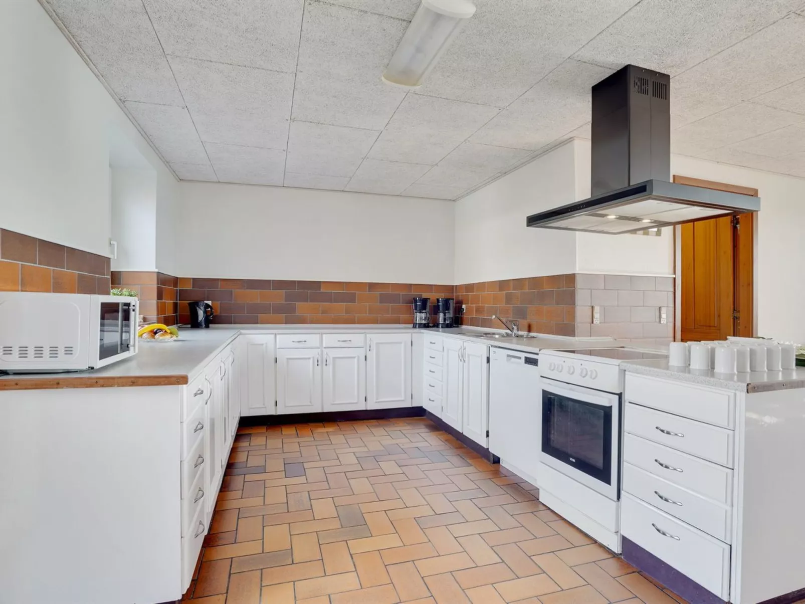 "Rahild" - 2km to the fjord-Inside