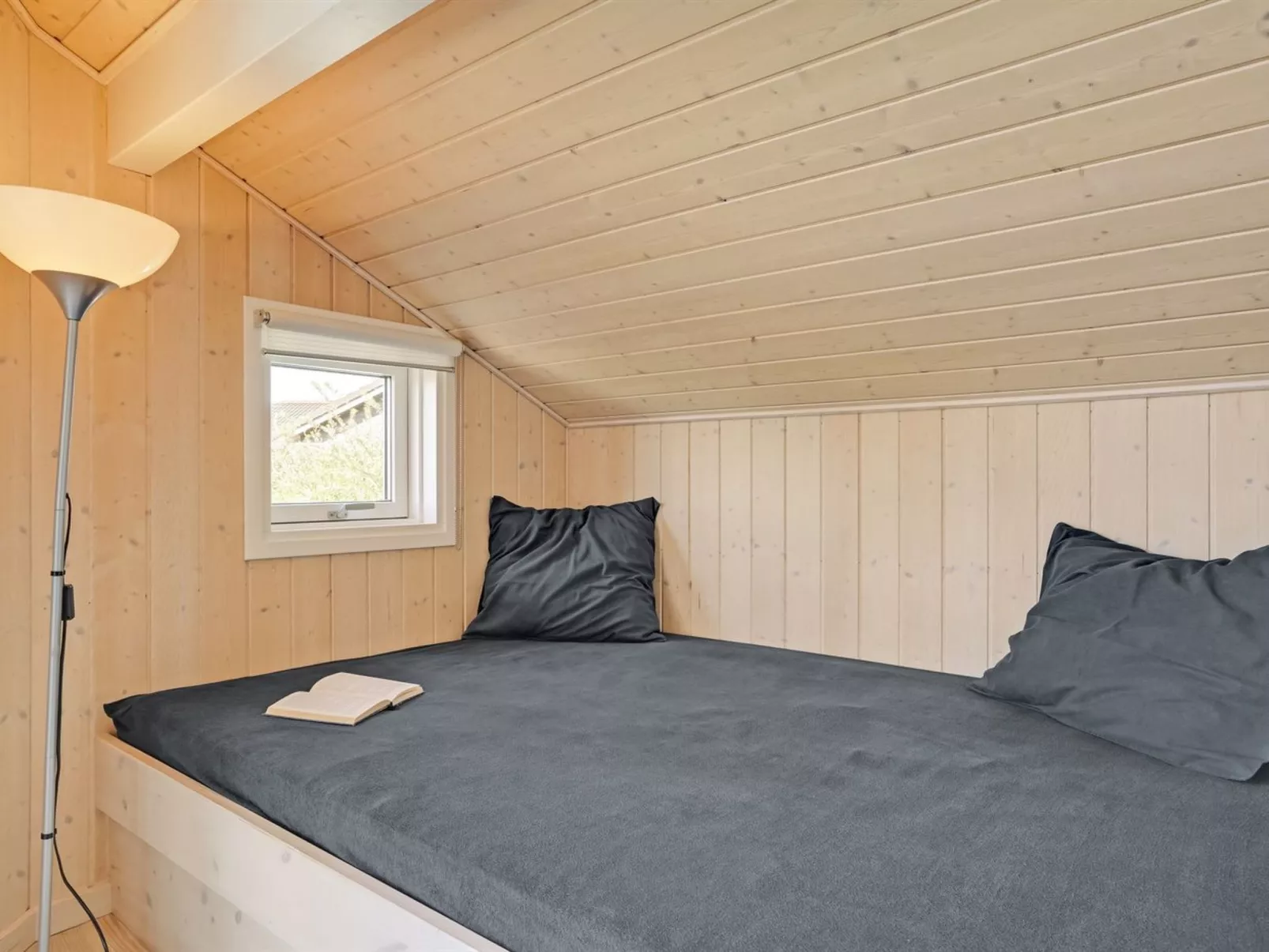 "Brynjolf" - 350m to the fjord-Inside