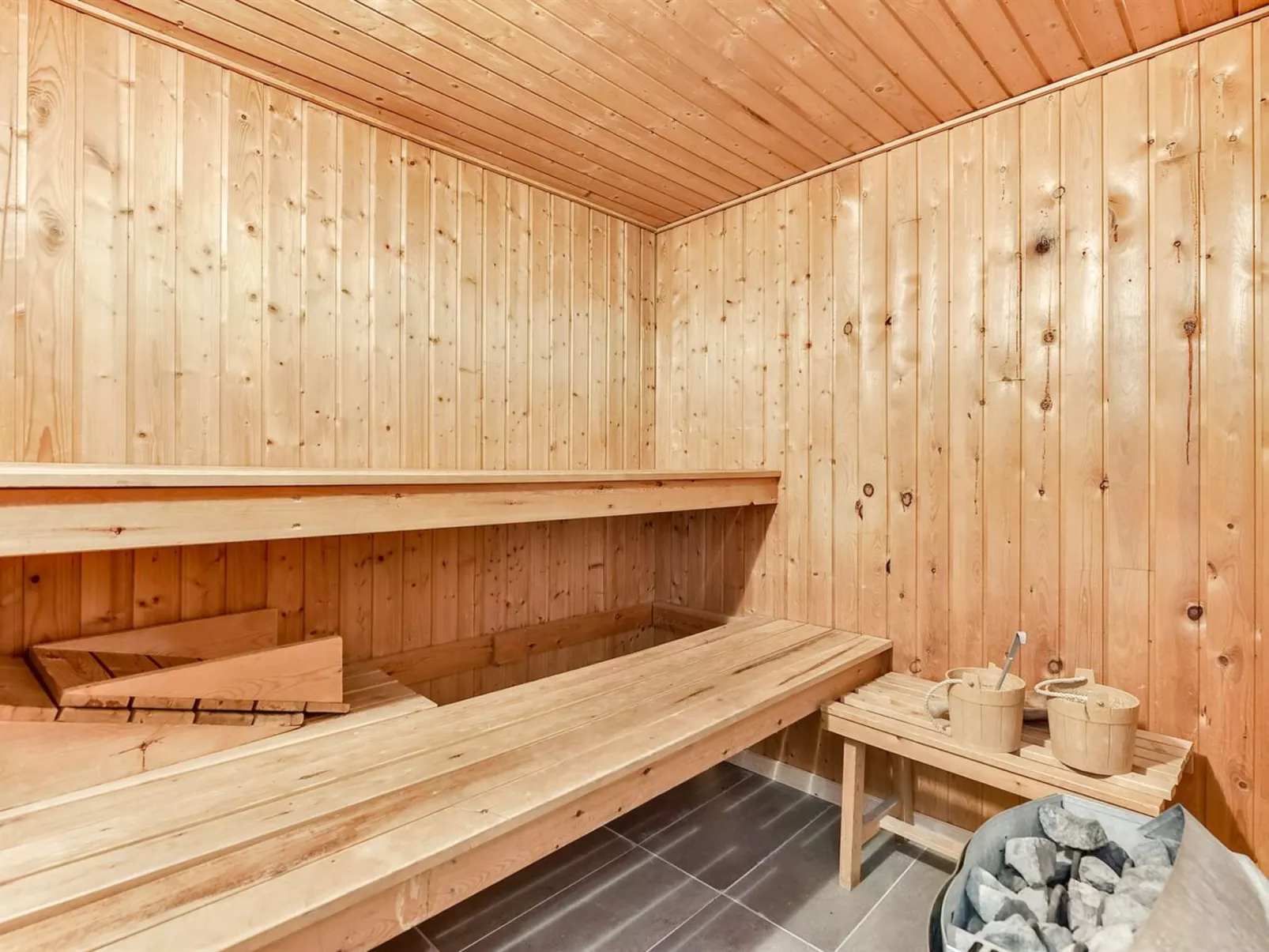 "Styrkar" - 4km from the sea-Dedans