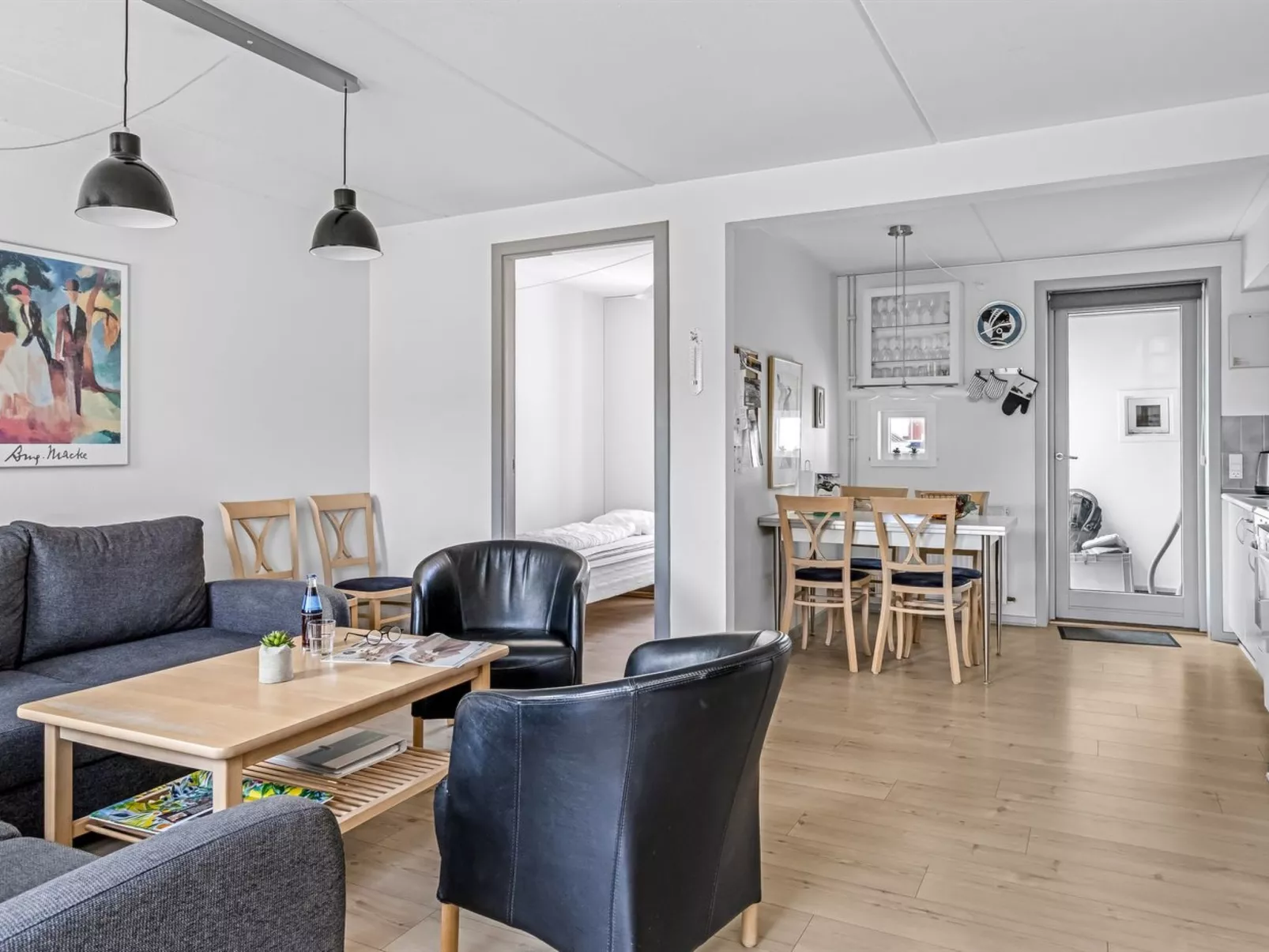 "Nils" - 2.3km from the sea - Inside