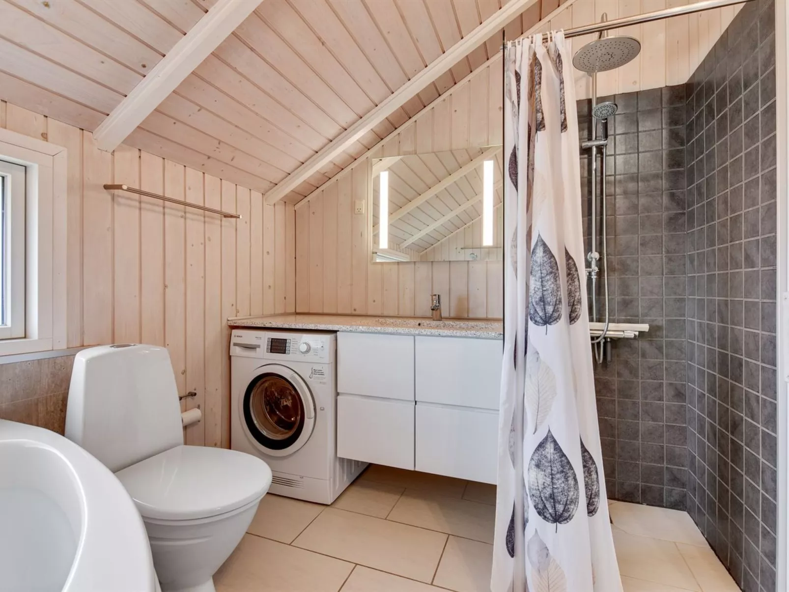 "Velena" -  from the sea-Drinnen