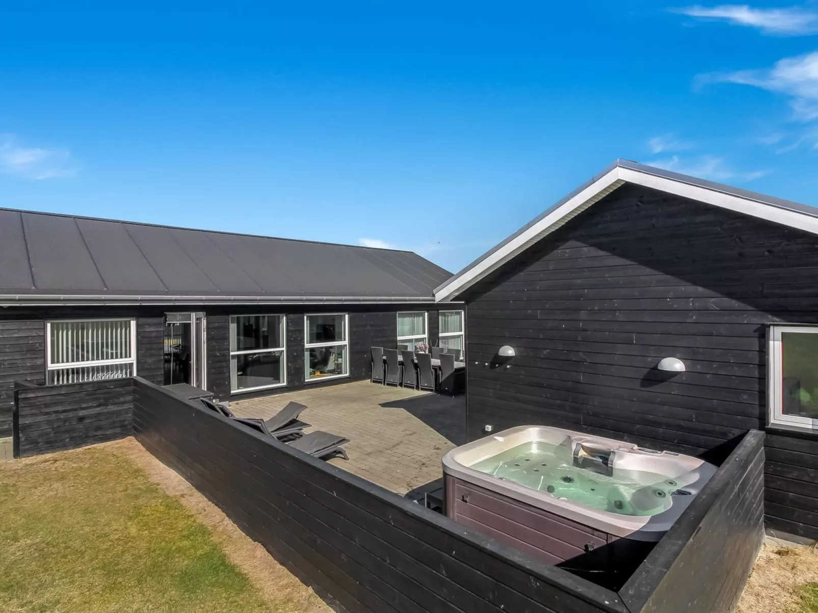 "Edgar" - 1.5km from the sea-Outside