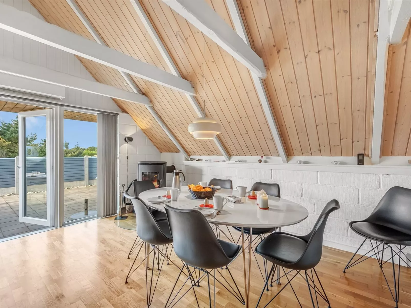 "Hemfrith" - 800m to the fjord-Dedans