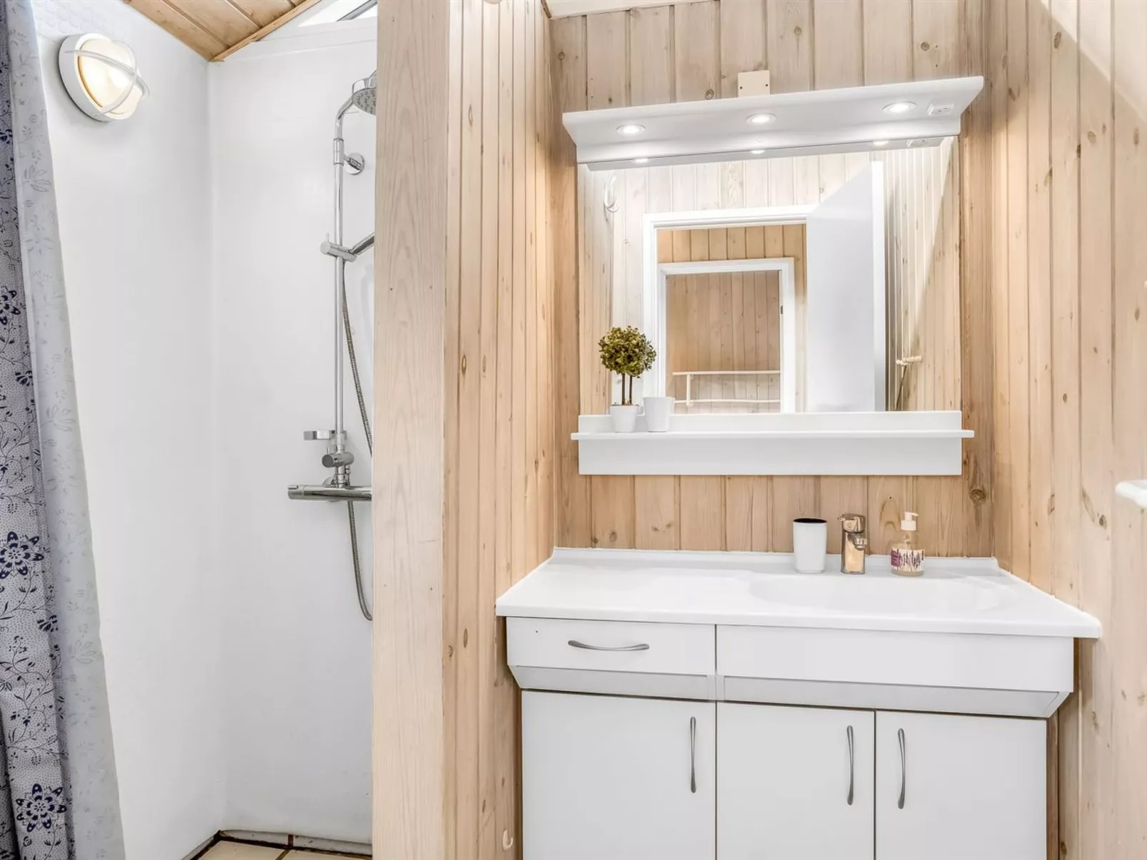 "Anne" - 100m from the sea-Dedans