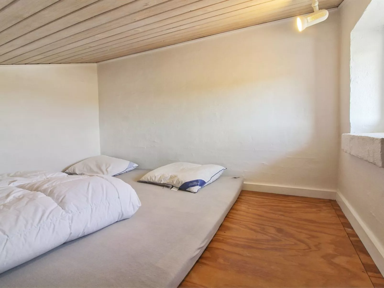 "Judeth" - 300m from the sea-Dedans