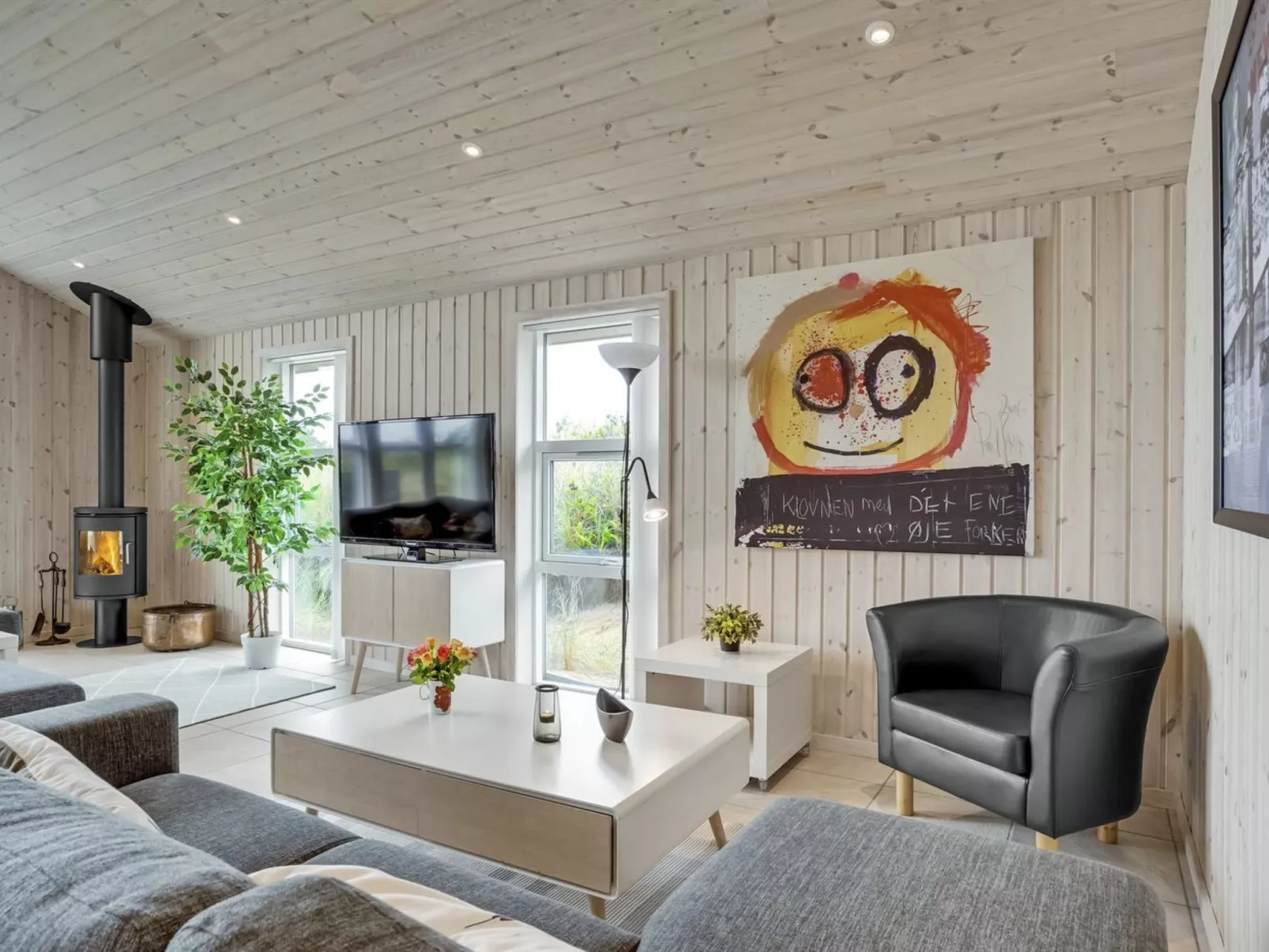 "Mavis" - 800m from the sea-Inside