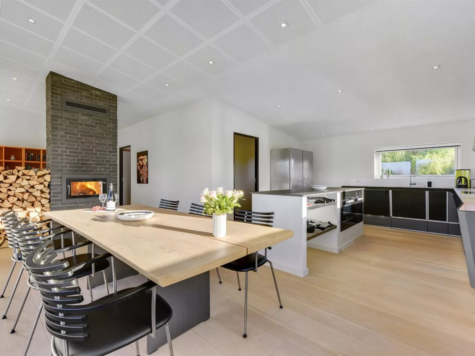 "Ermelinda" - 900m to the fjord-Drinnen