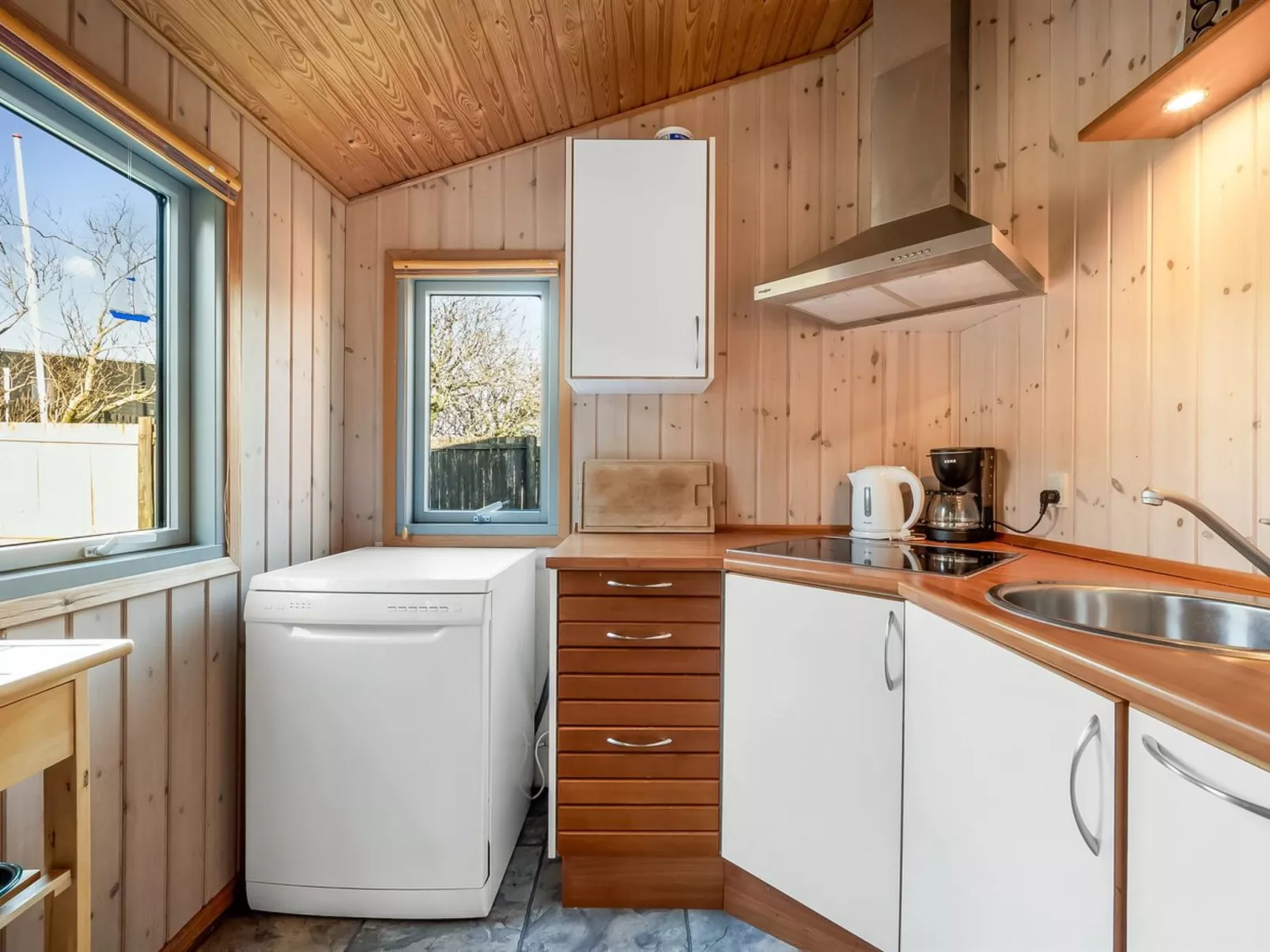 "Alpi" - 250m to the fjord-Inside