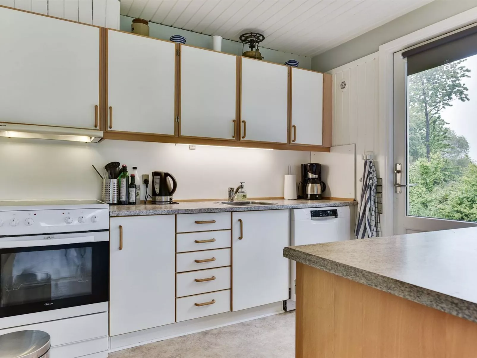 "Hasti" - 700m from the sea-Inside