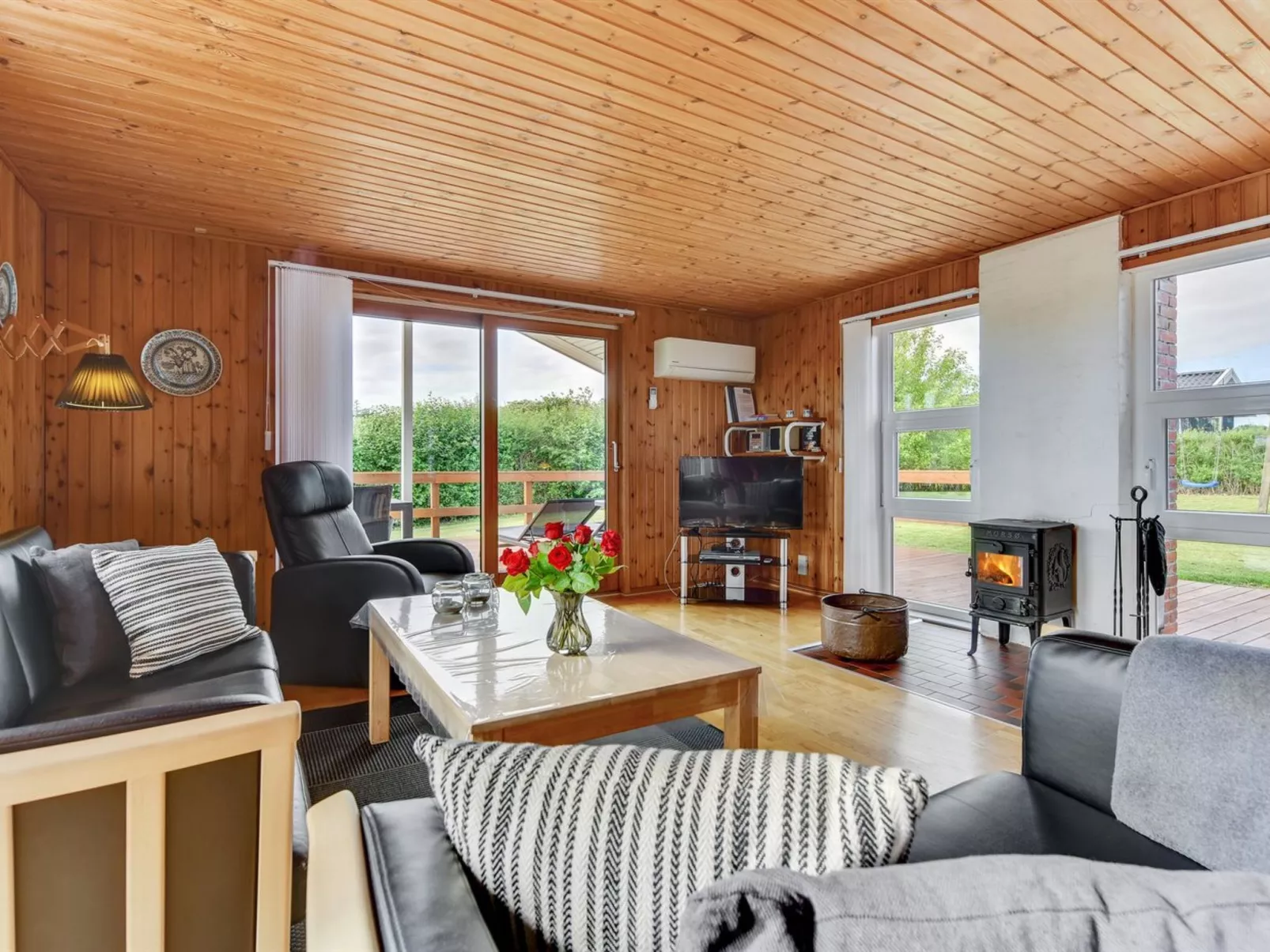 "Ellyn" - 500m from the sea-Drinnen