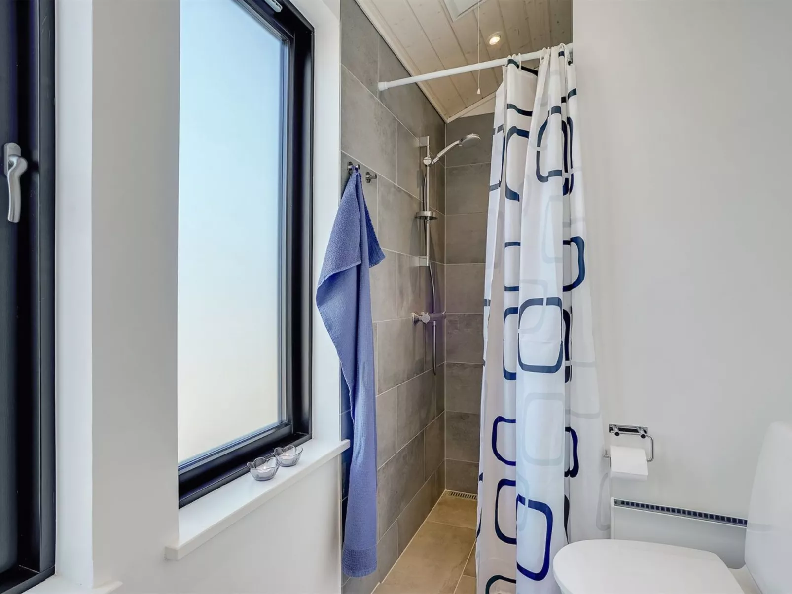 "Aiko" - 50m from the sea-Drinnen