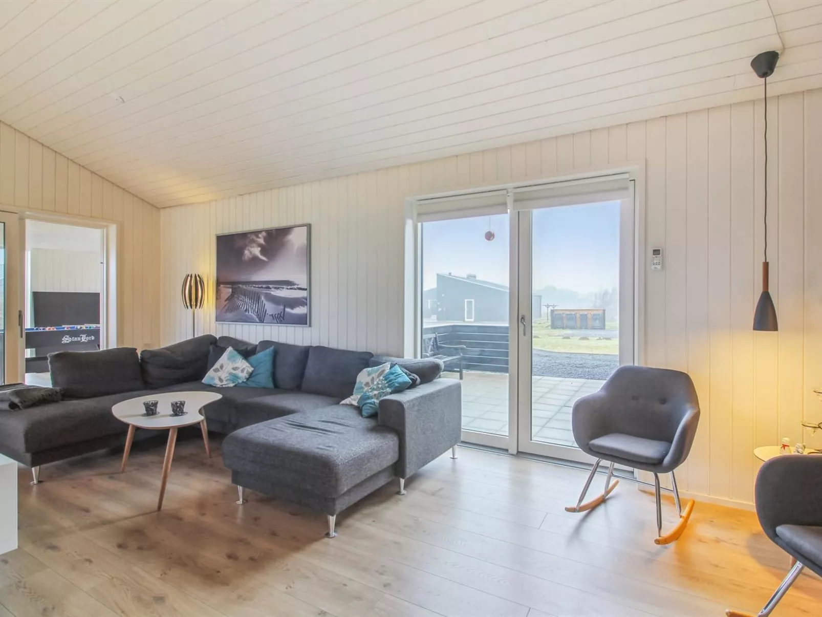 "Øthbiorn" - 1.1km from the sea-Drinnen