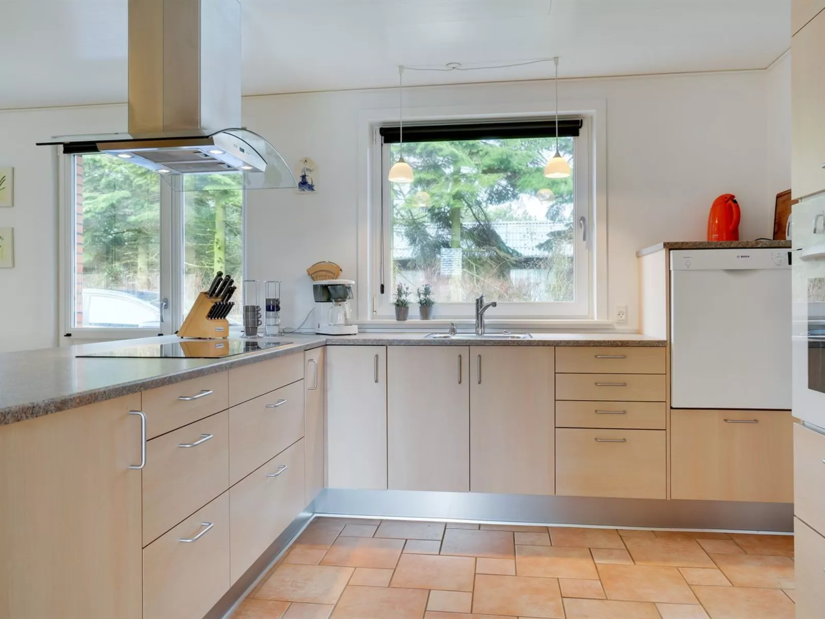 "Philip" - 2km from the sea-Inside