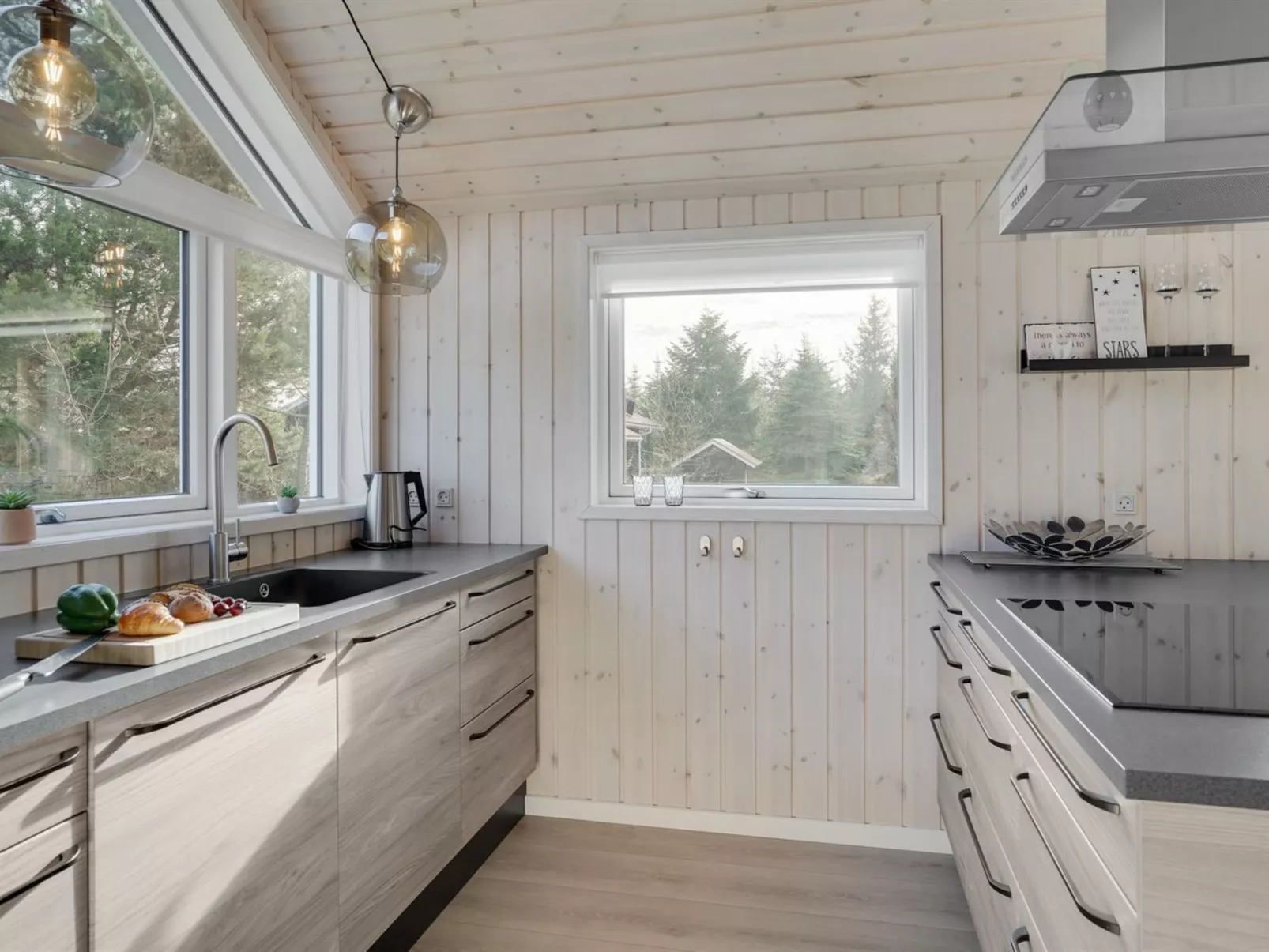 "Swavi" -  from the sea-Dedans