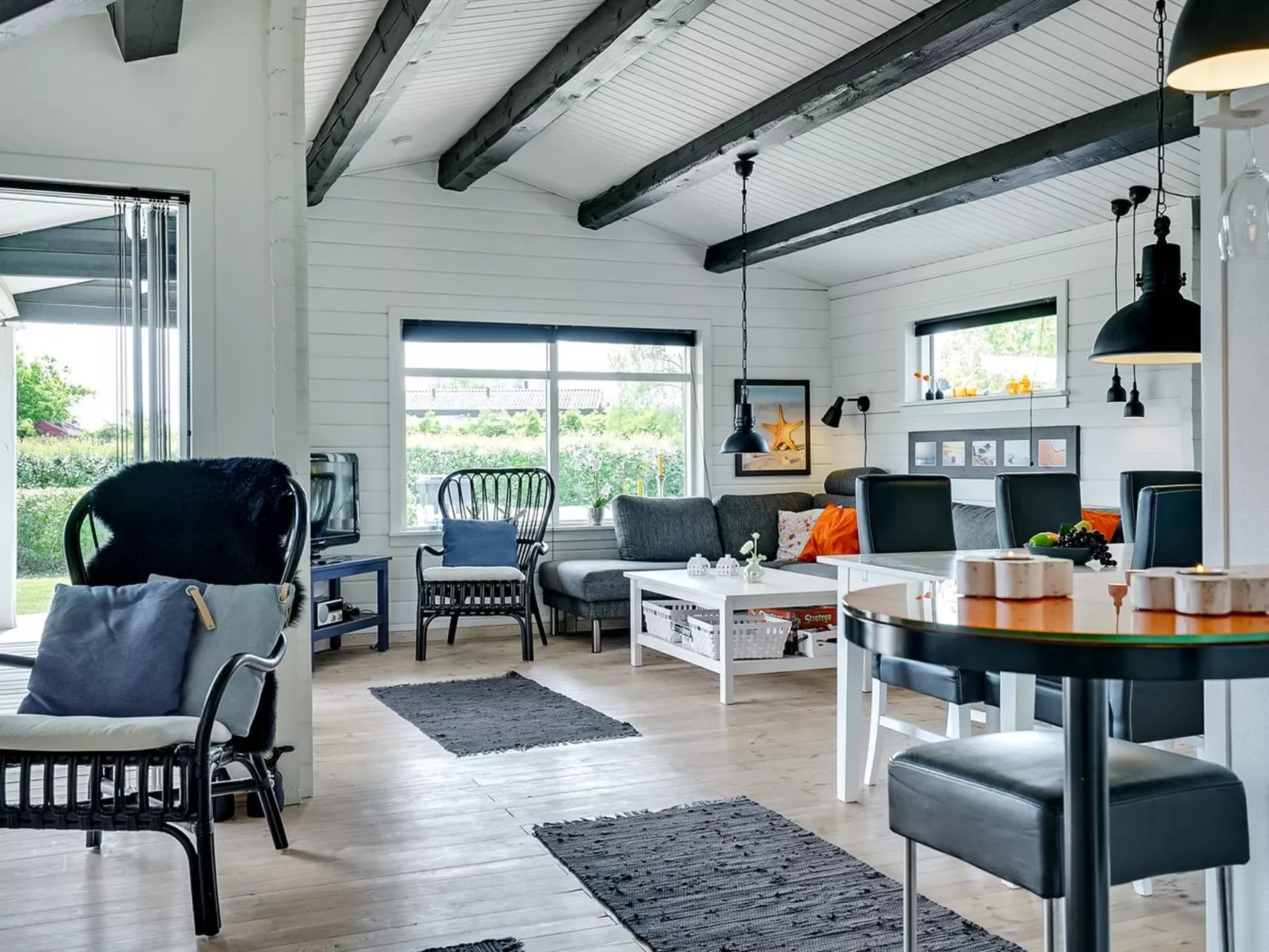 "Ølwir" - 400m to the fjord-Dedans