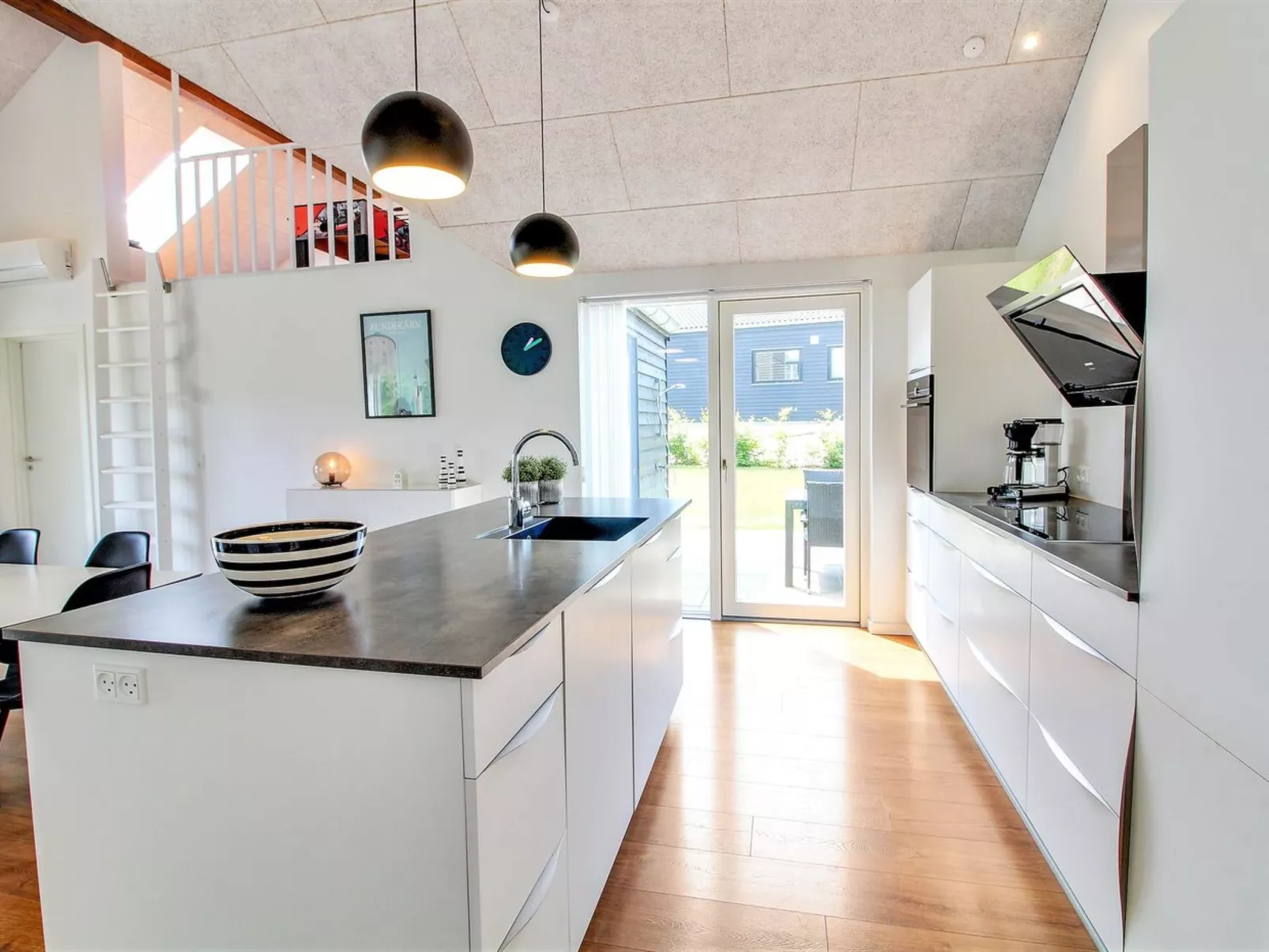 "Thorfin" - 200m from the sea-Inside