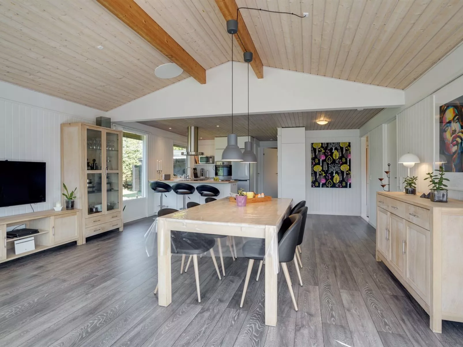 "Matilde" - 400m to the fjord-Inside