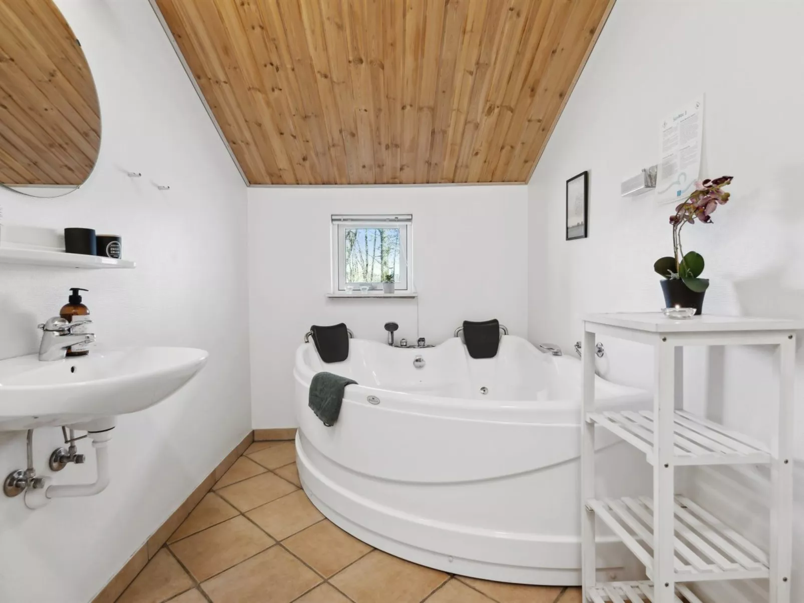 "Amanda" - 30km from the sea-Inside