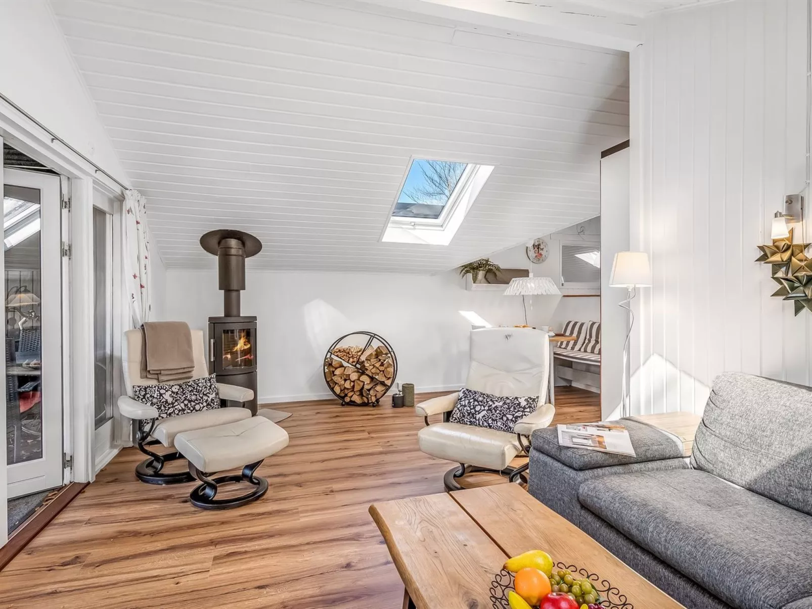 "Caya" - 450m to the fjord-Drinnen