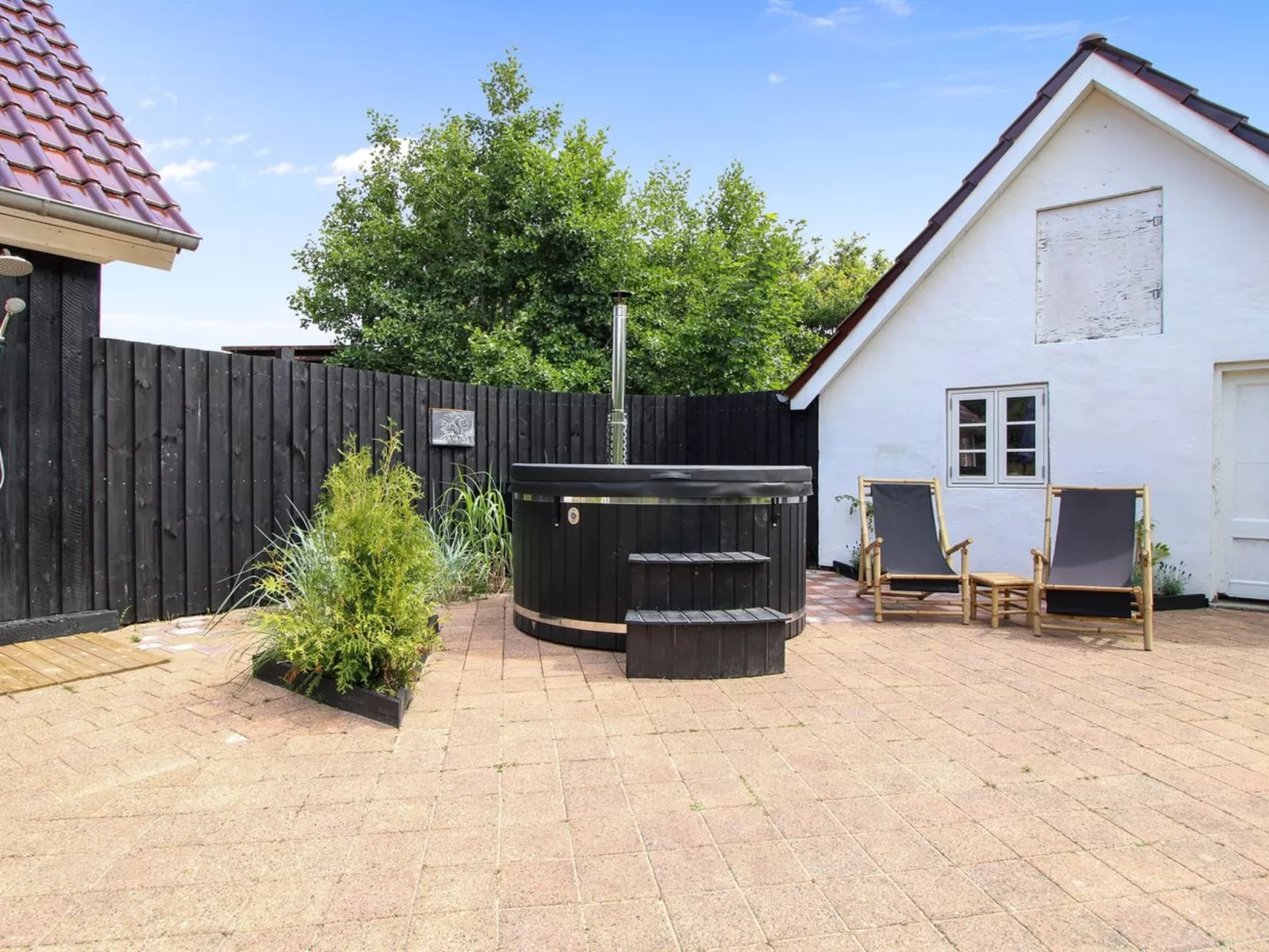 "Malene" - 700m to the fjord-Outside