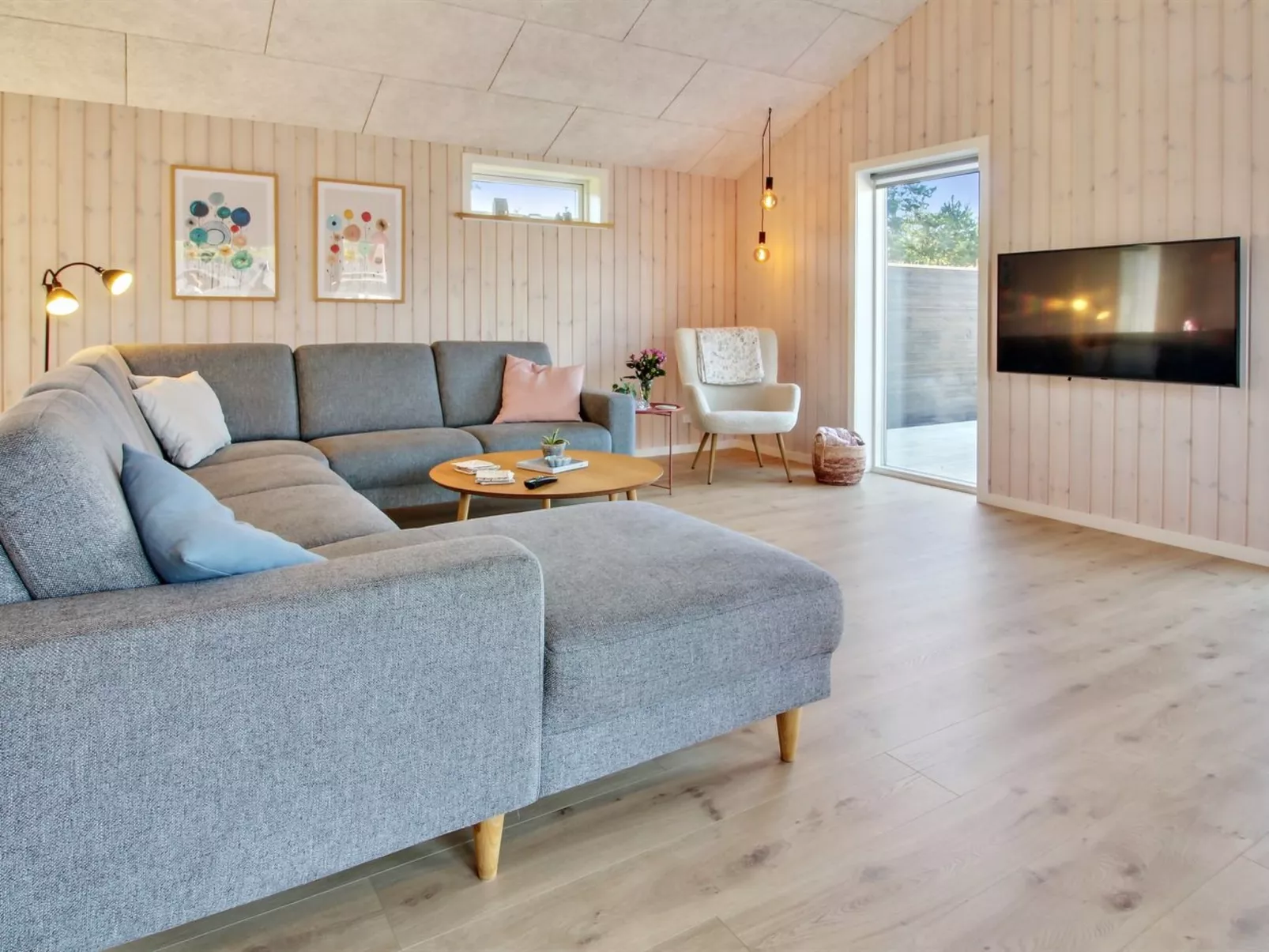 "Anuk" - 2.3km from the sea-Drinnen