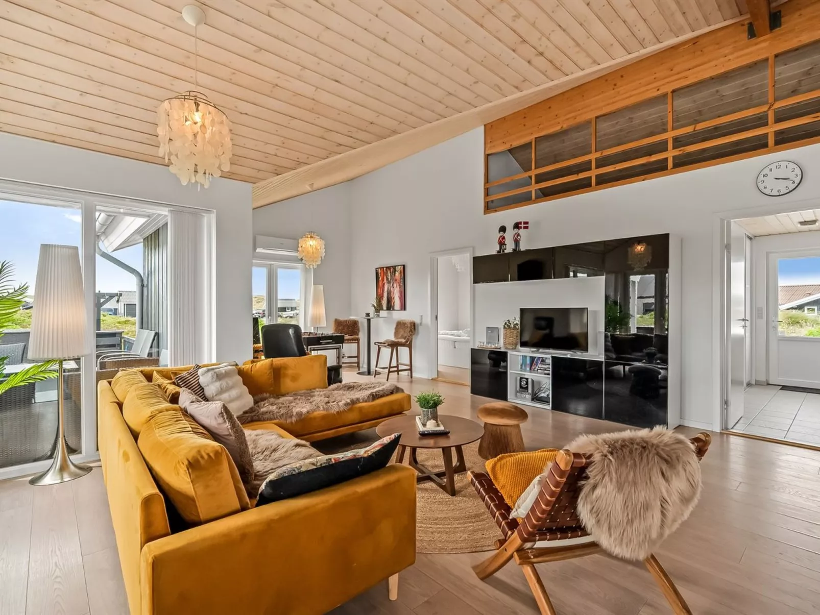 "Sibyll" -  from the sea-Drinnen