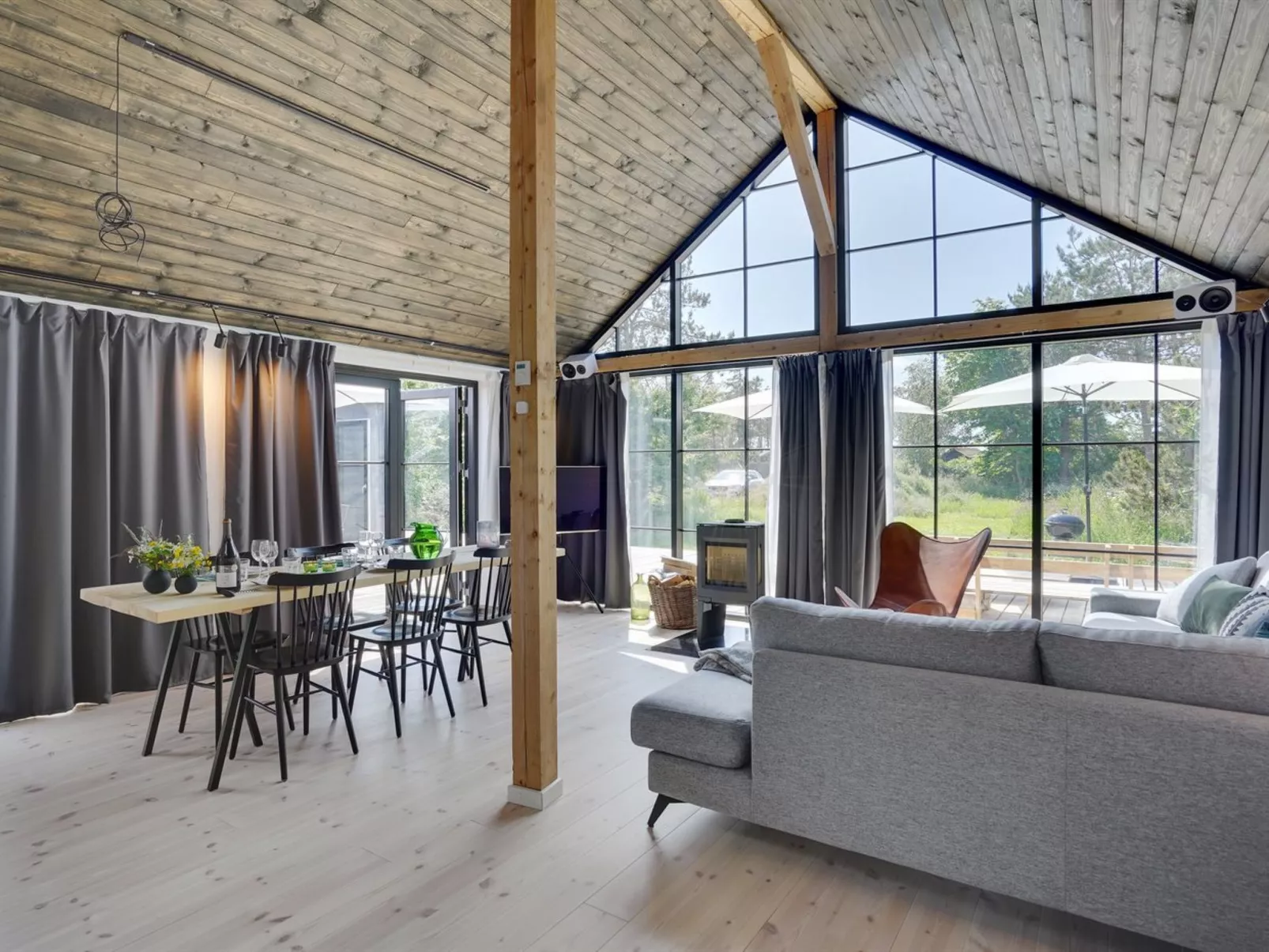 "Henrik" - 100m from the sea-Drinnen