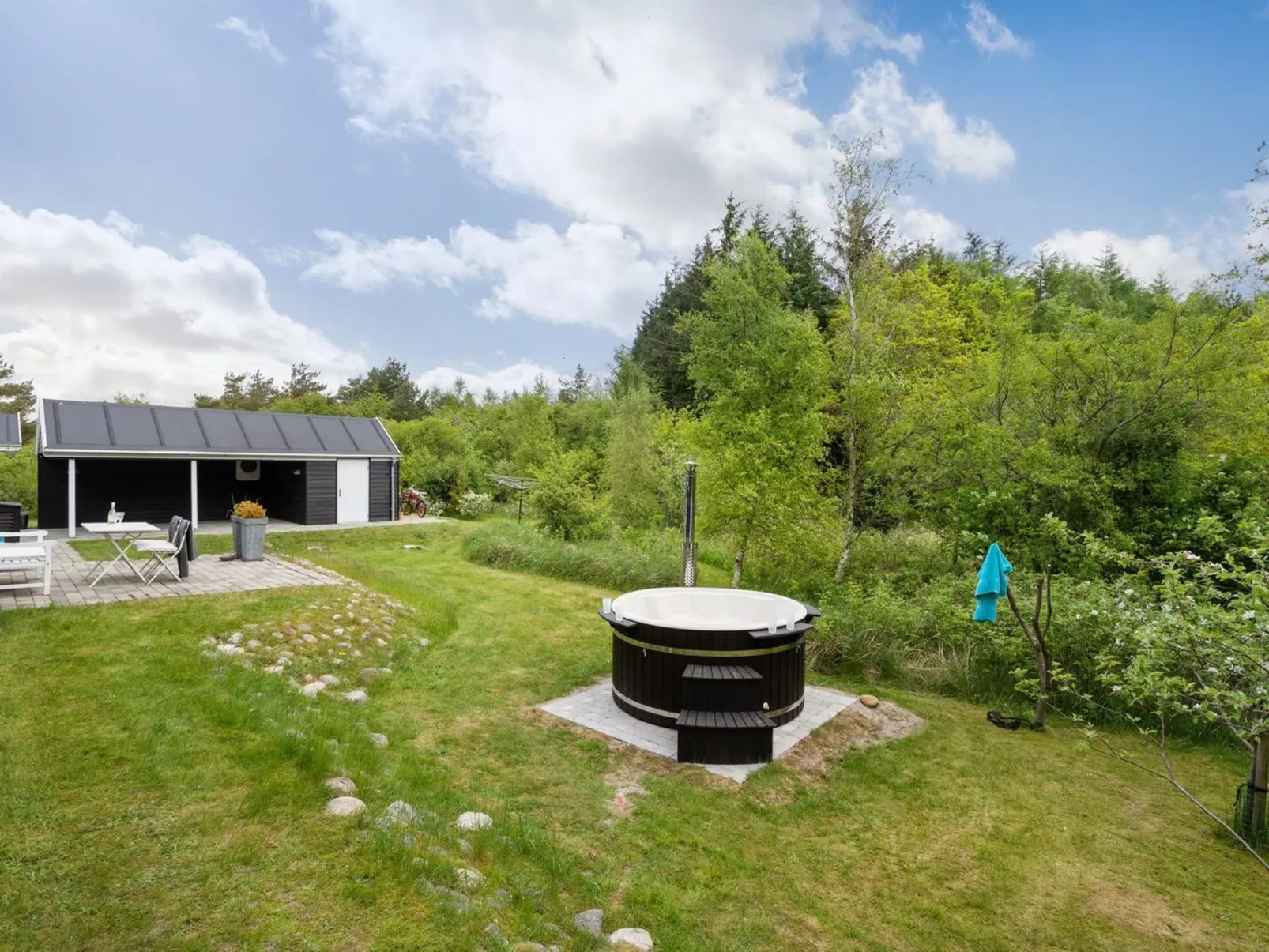 "Eireen" - 600m to the fjord-Inside