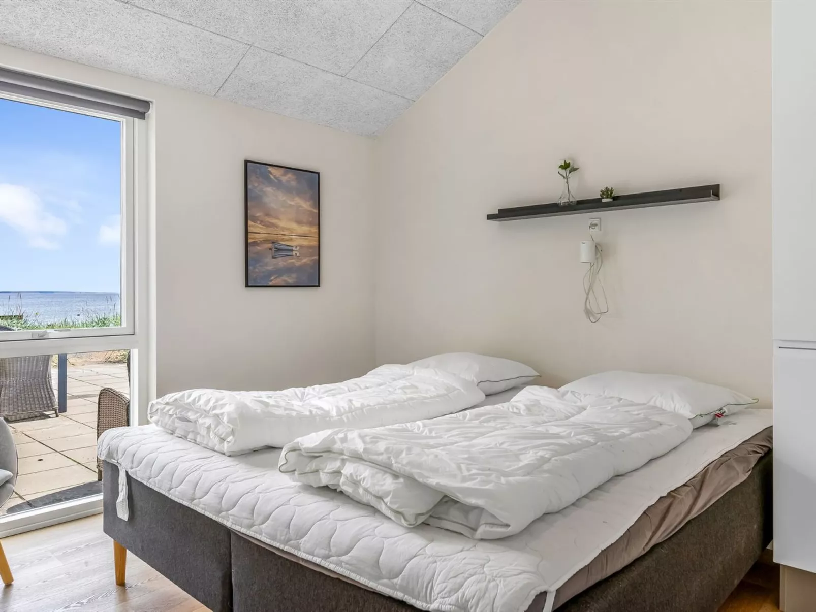 "Eino" - 30m from the sea-Inside