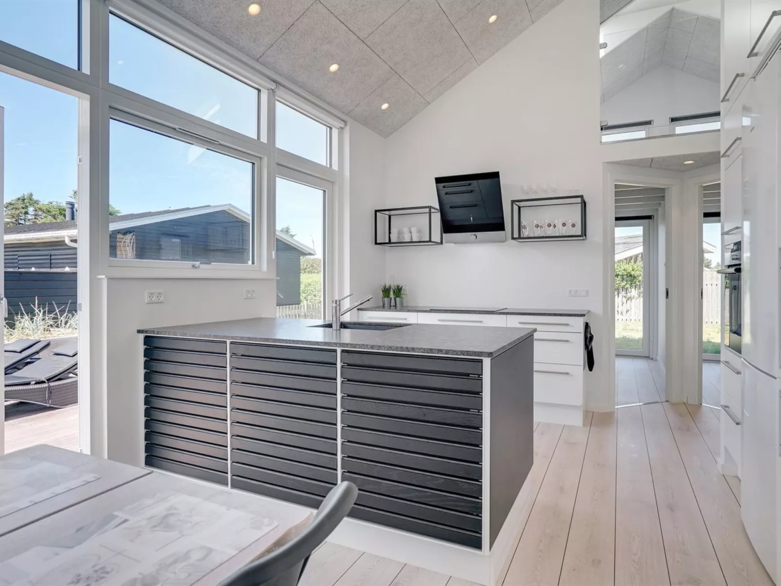 "Erk" - 700m from the sea-Inside