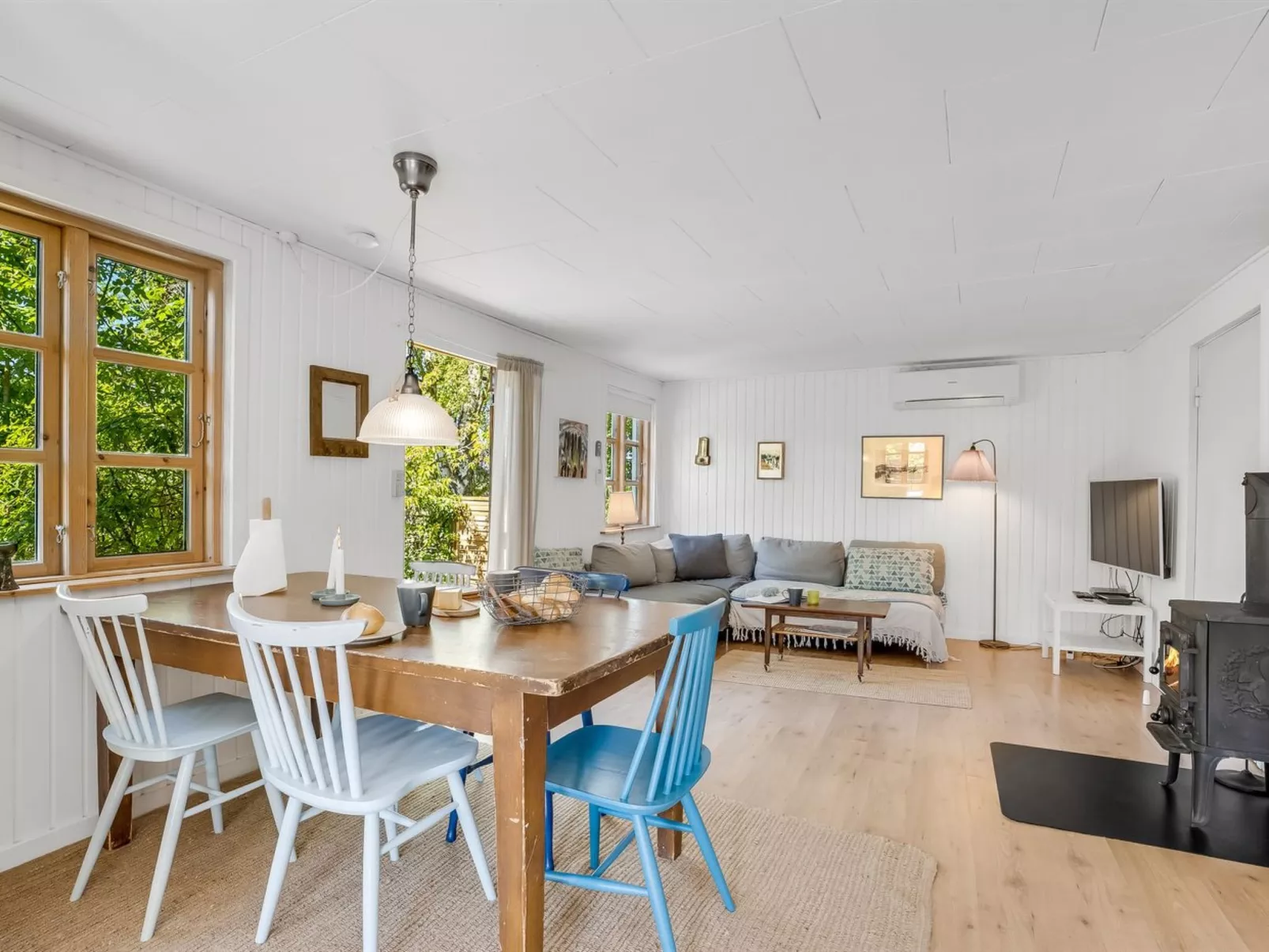 "Carly" - 100m from the sea-Drinnen