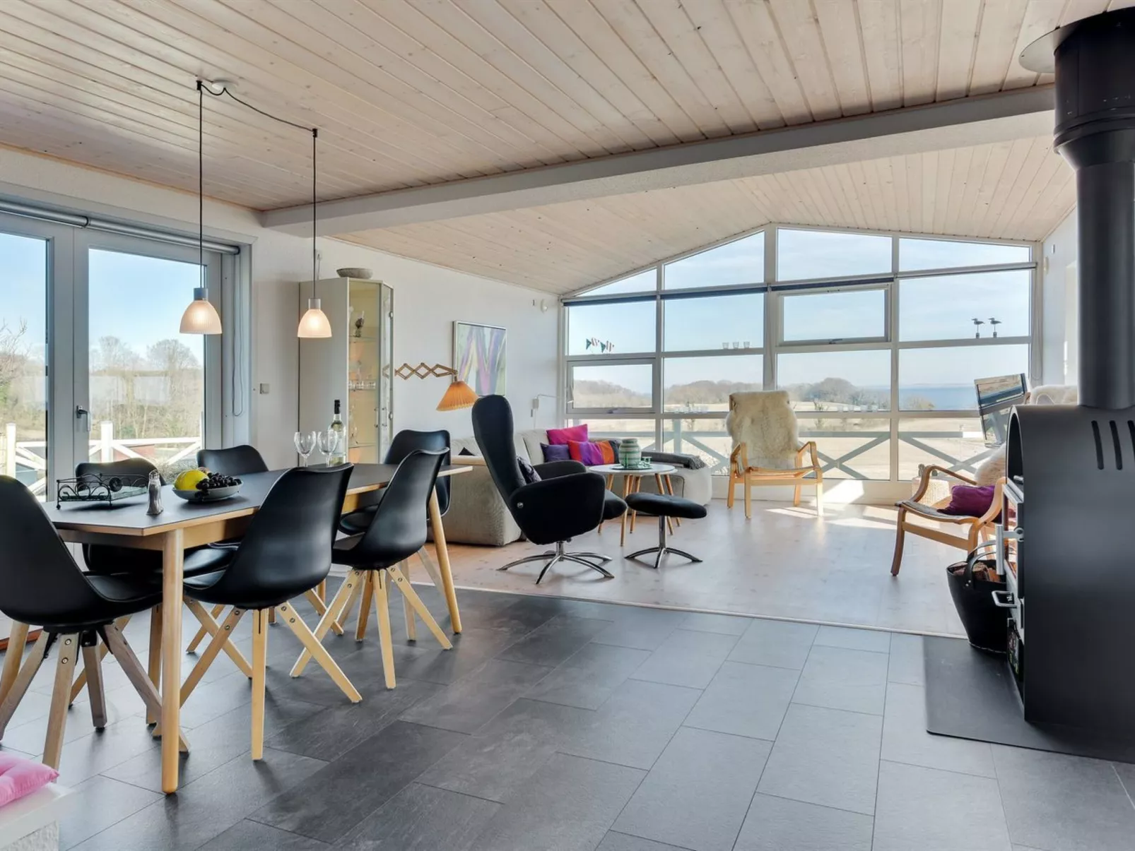 "Haraldina" - 350m to the fjord-Inside