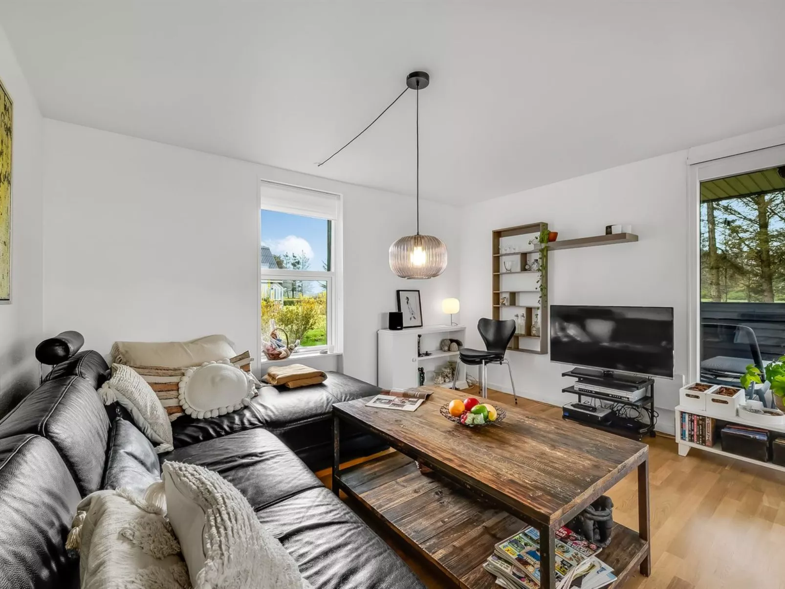 "Aleida" - 100m to the fjord-Inside