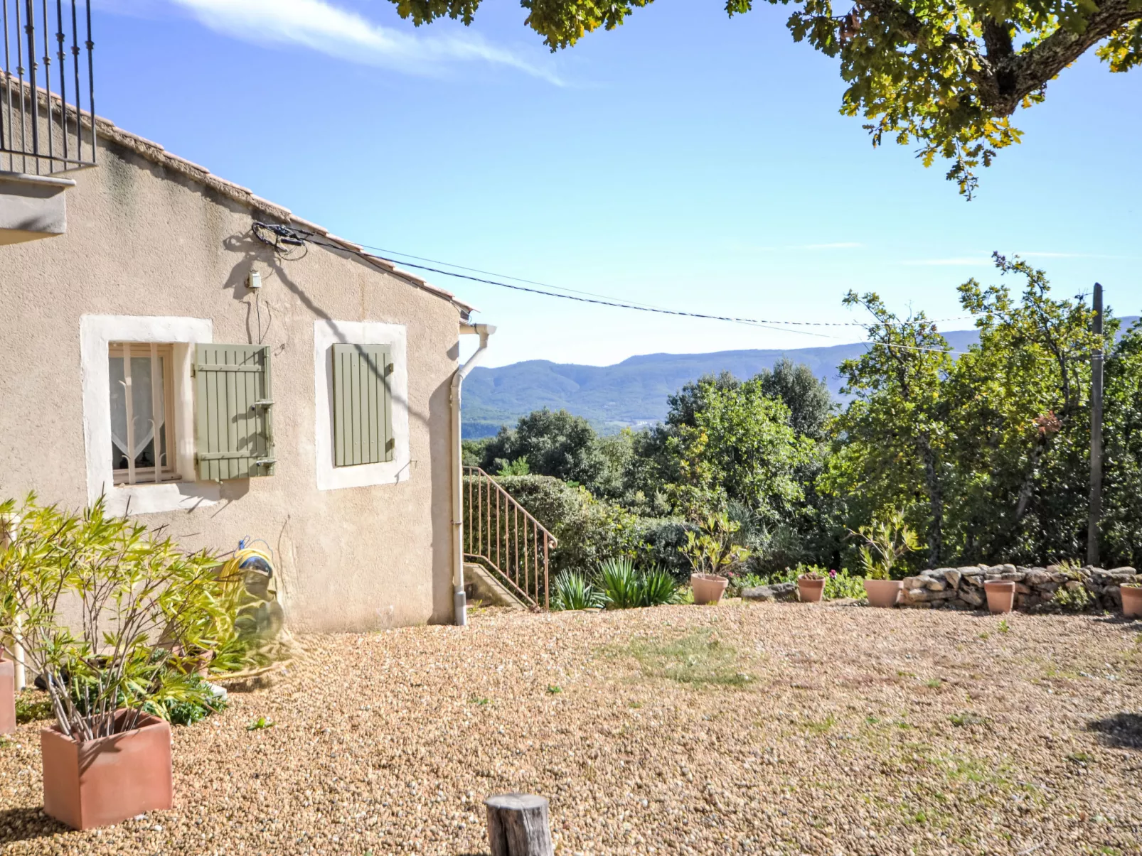 Les Cairnes-Draußen