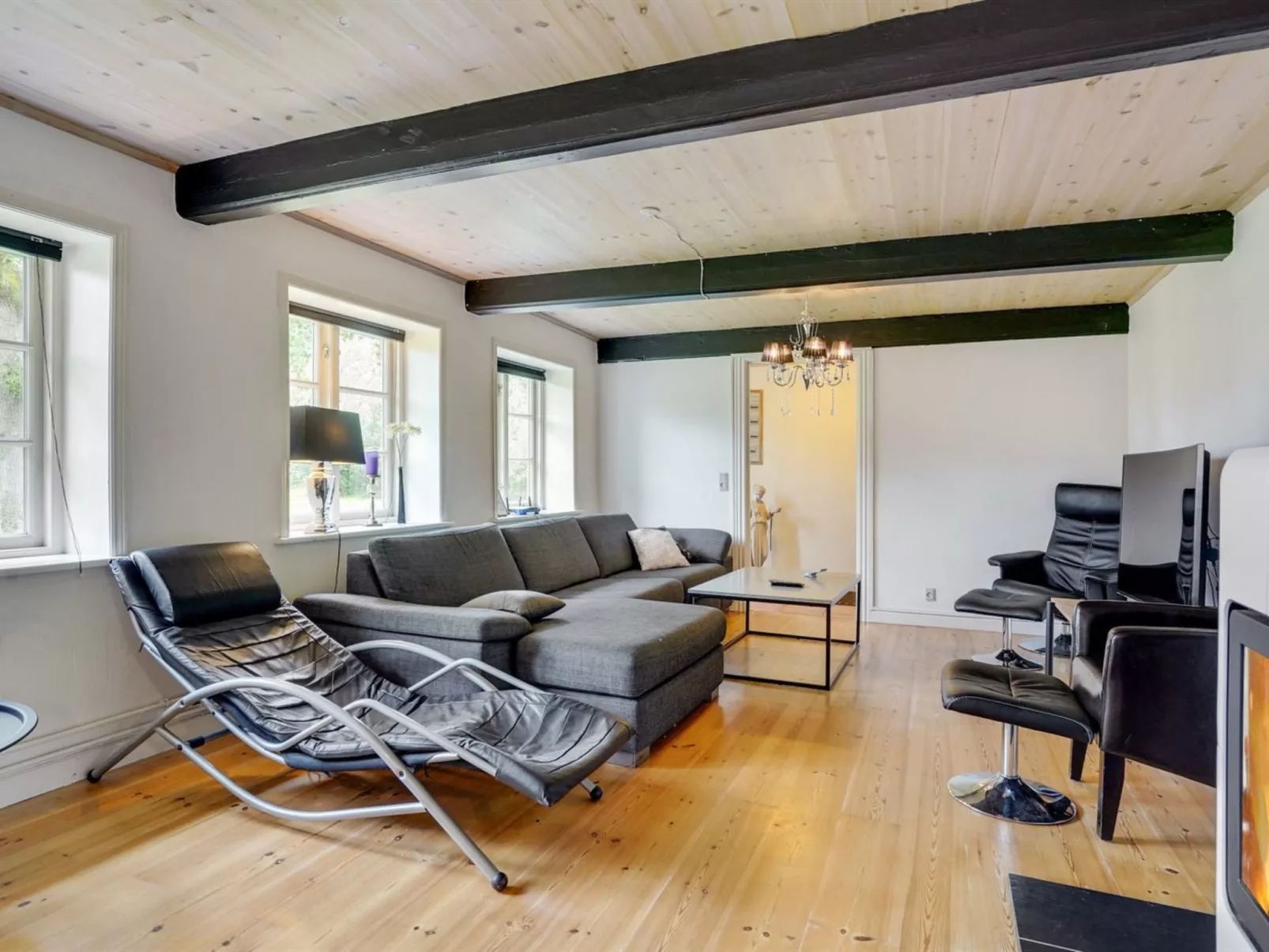 "Knut" - 10km from the sea-Inside