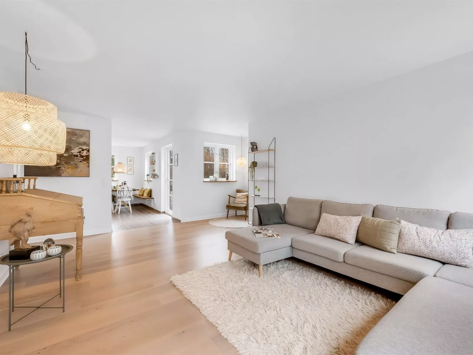 "Mandana" - 10km to the fjord-Drinnen